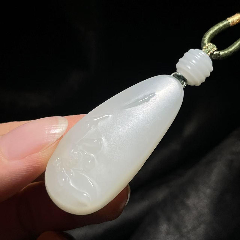 和田玉且末米达料莲花牌（12.7g）