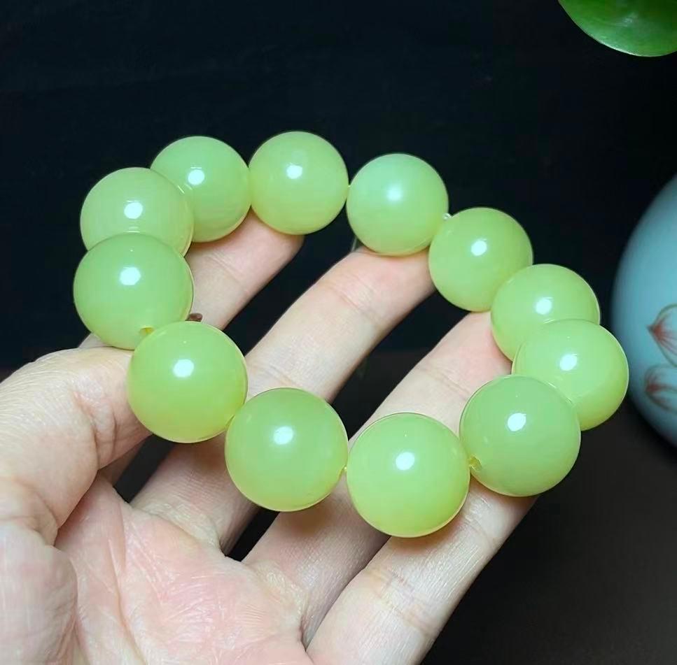 新疆和田玉若羌黄口圆珠手串（109.7g）