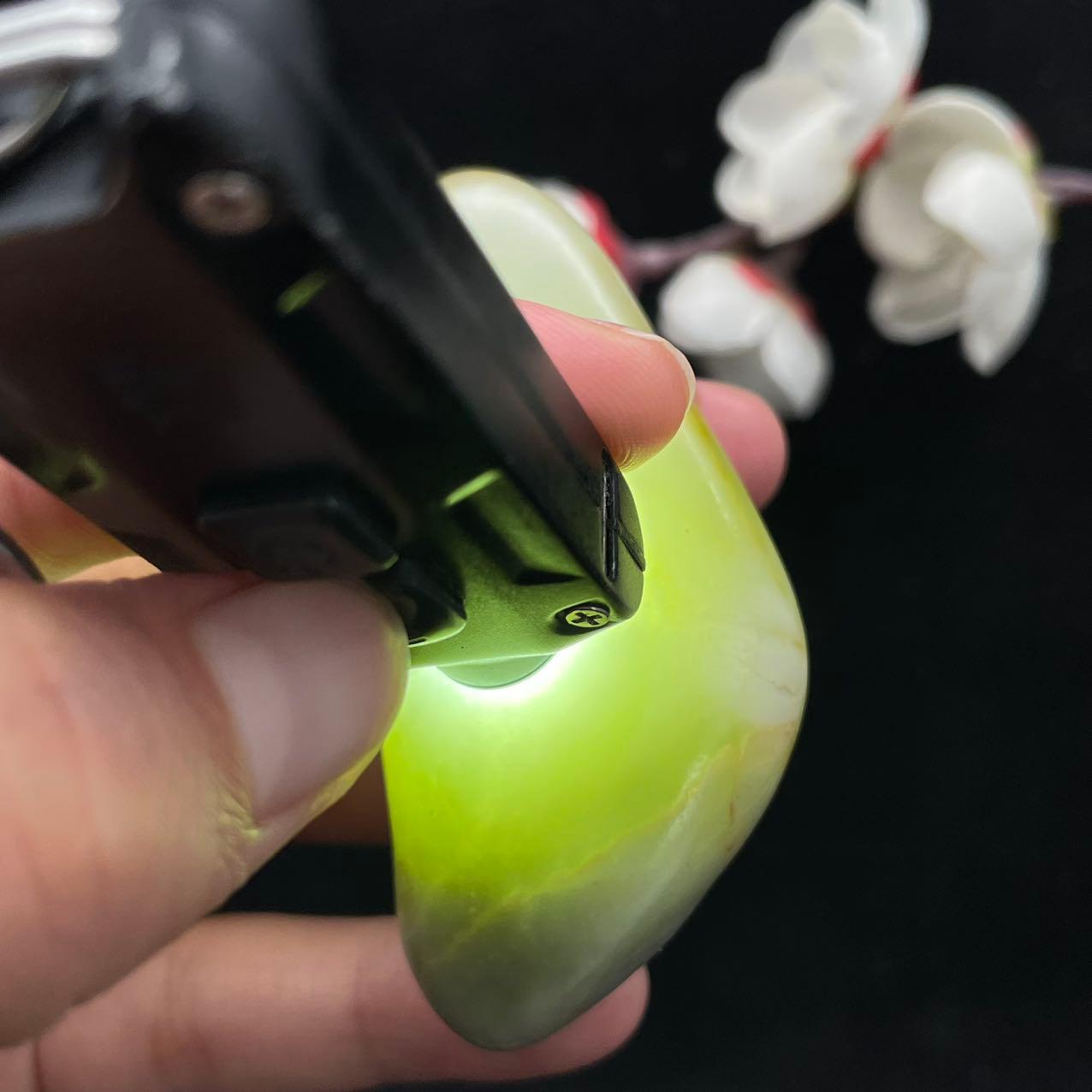 和田玉黄皮翠青籽料手把件（71.3g）