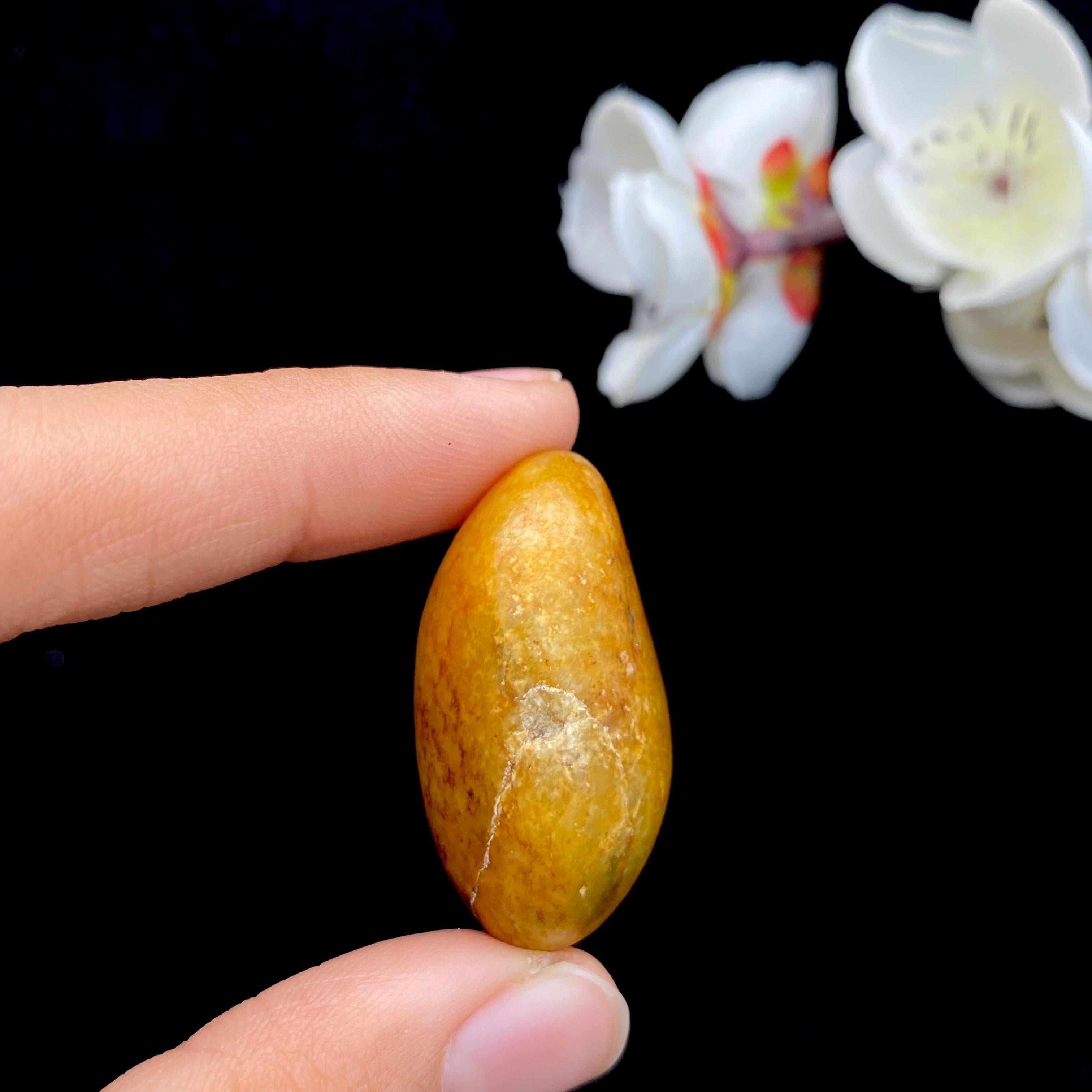 和田玉黄沁皮籽料原石（24.8g）