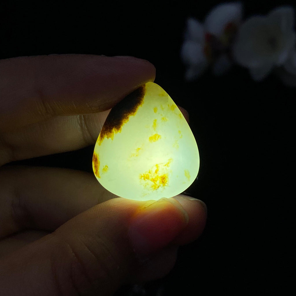 和田玉秋梨黑皮籽料吊坠籽（8.2g）
