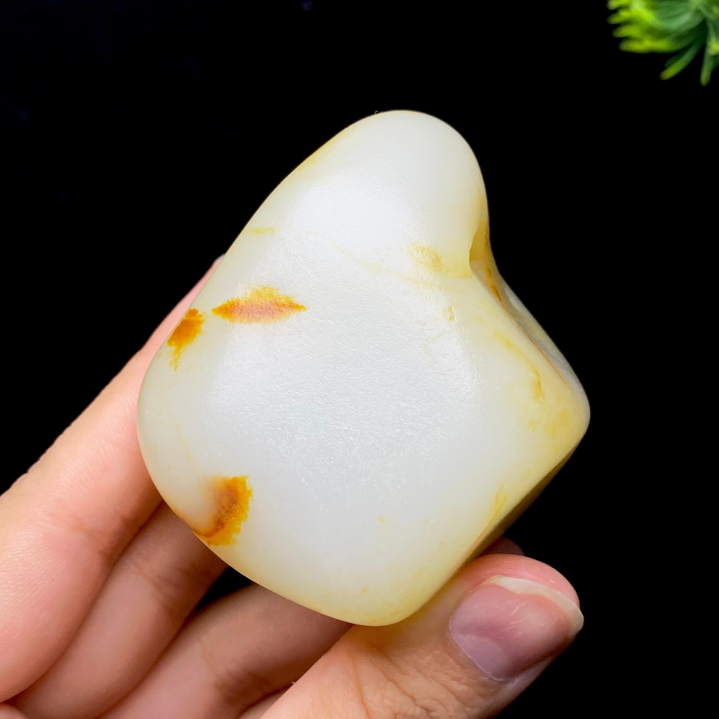 和田玉洒金皮白肉籽料手把件（168.3g）
