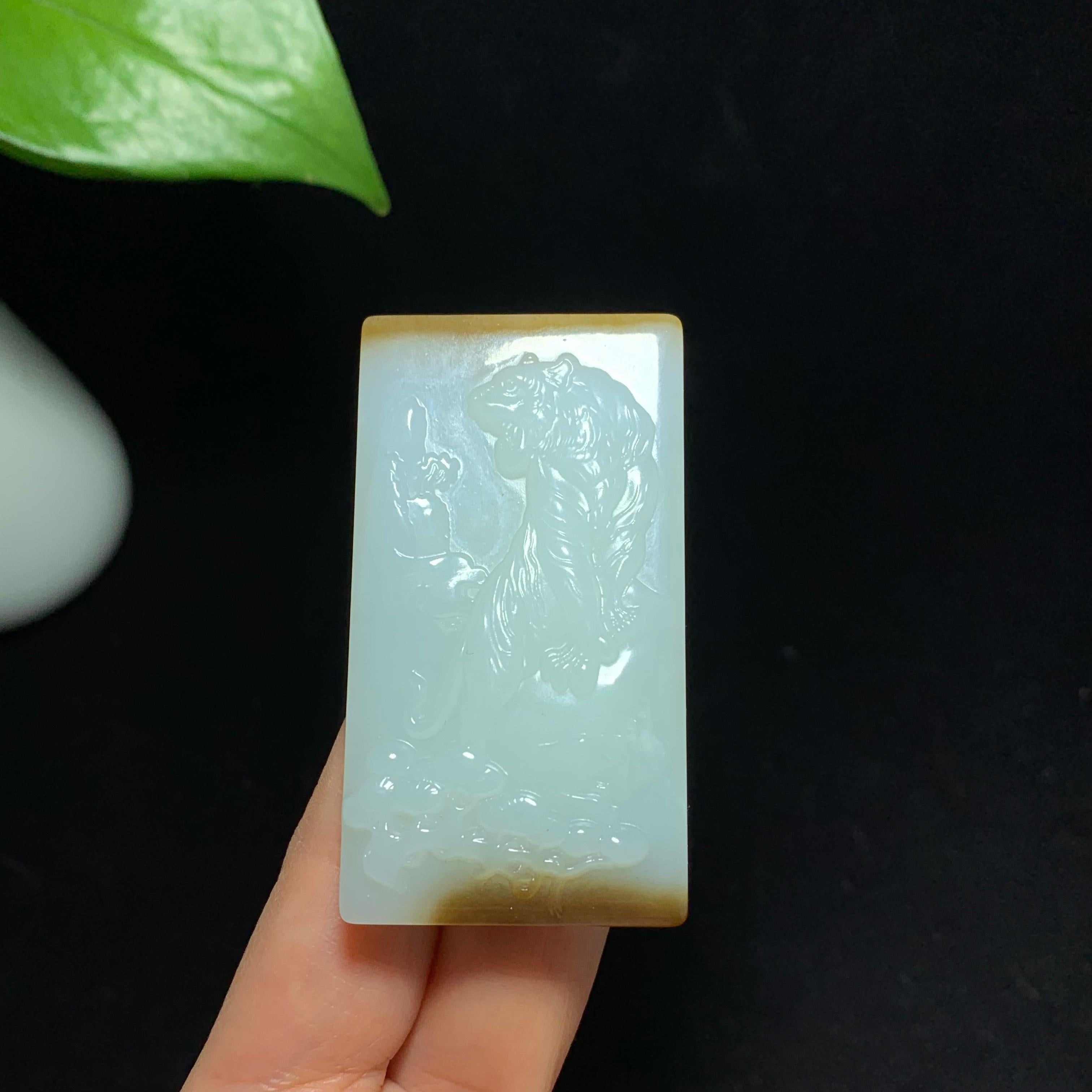 高品质新疆且末糖白玉上山虎挂件（62.5g）