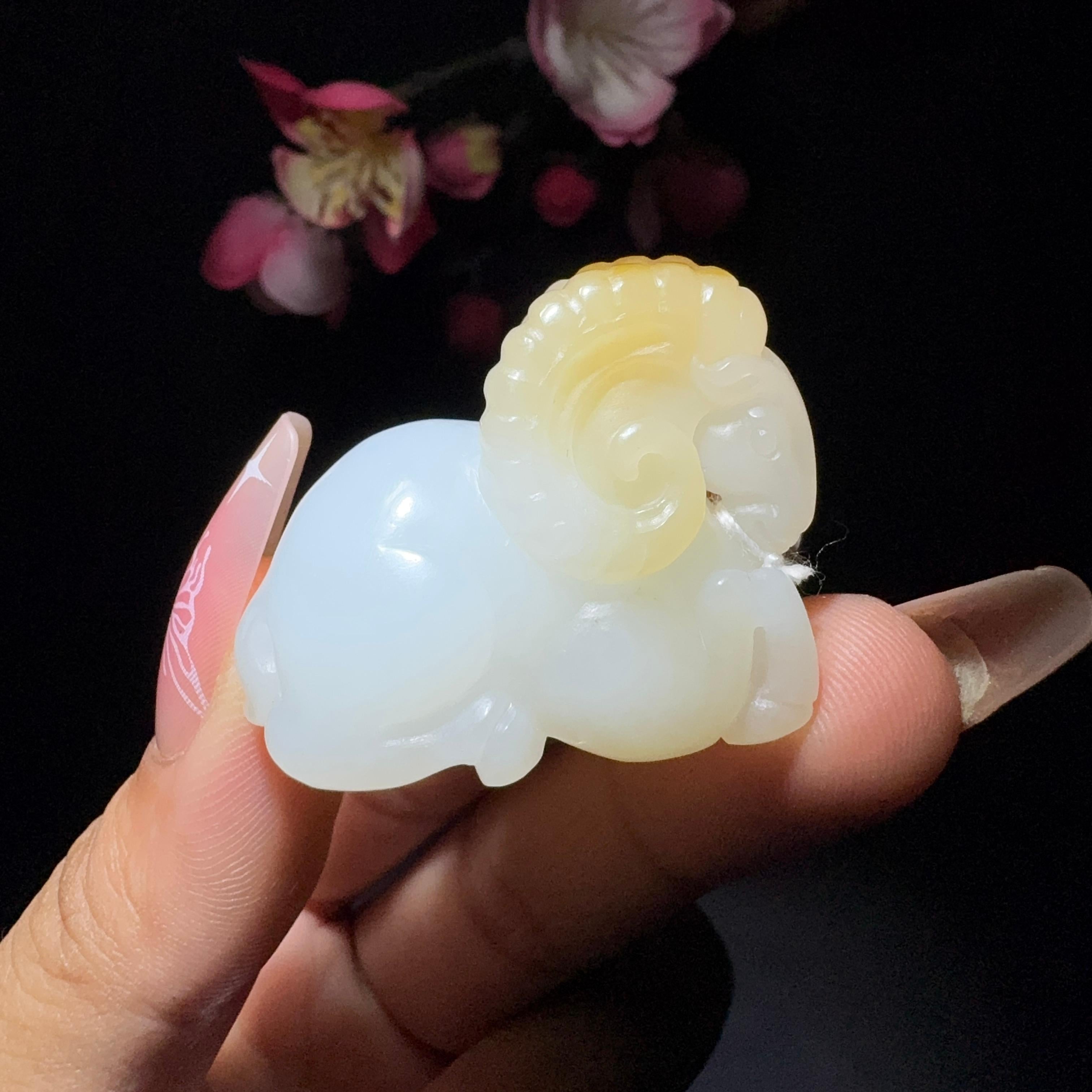 和田玉糖白挂件羊（29.4g）