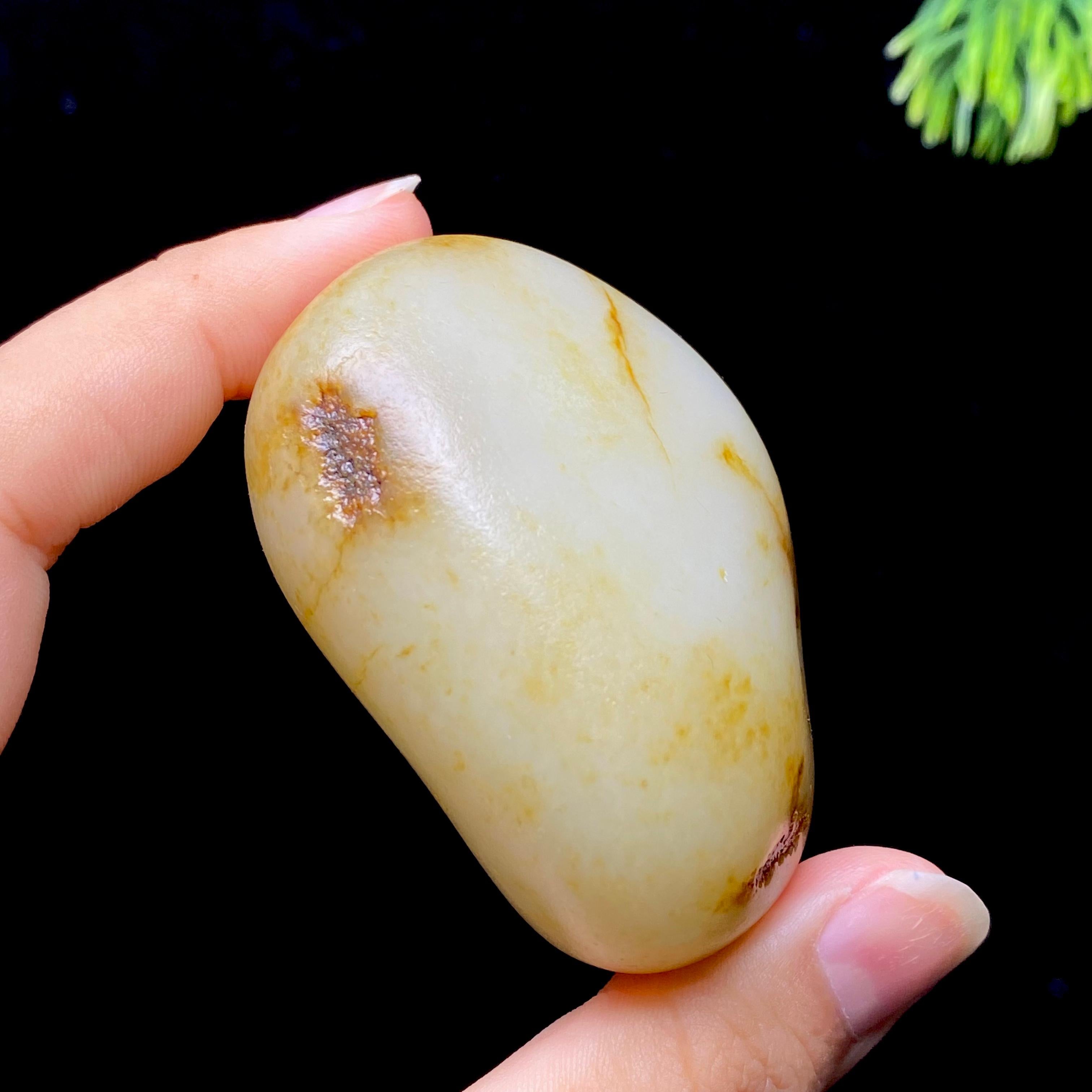 和田玉秋梨皮籽料手把件（114.31g）