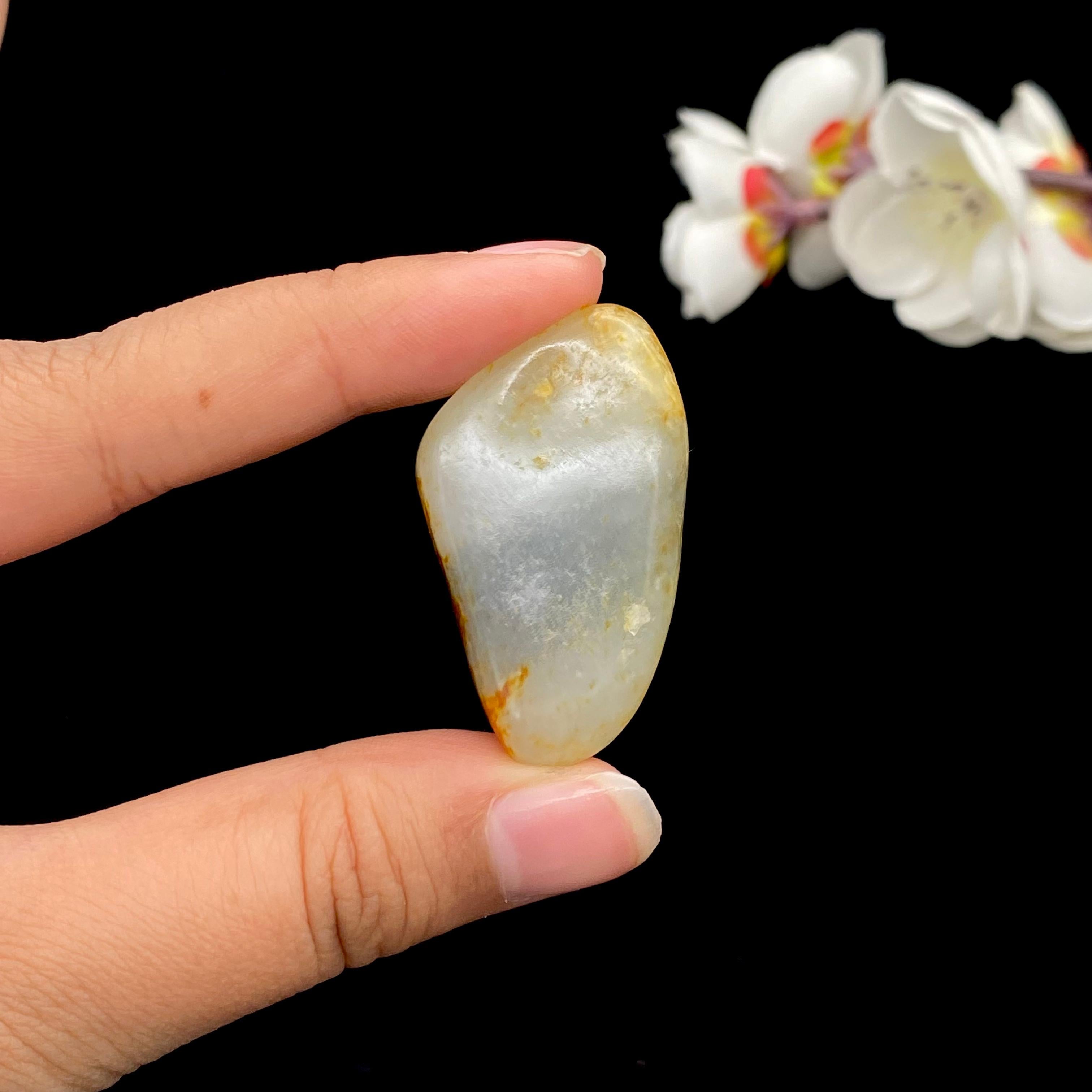 和田玉聚红皮青花底籽料挂件（19.5g）
