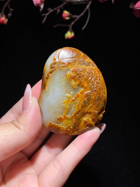 和田玉籽料白玉虎牌（70.8g）