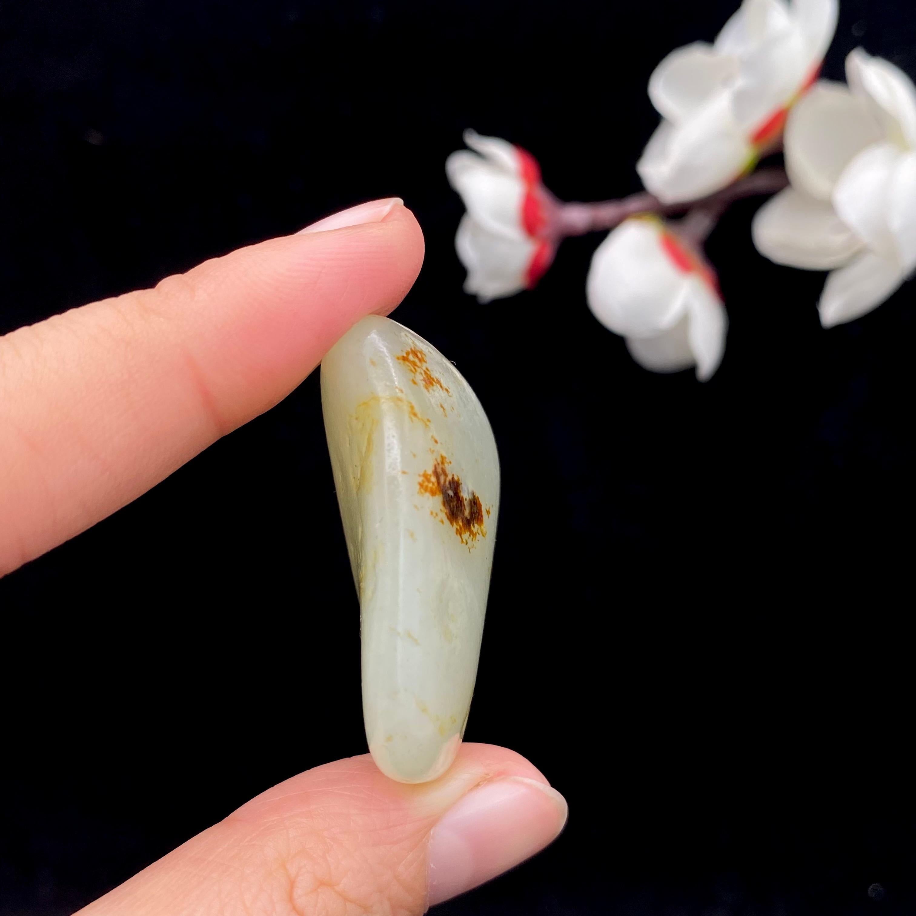 【超值推荐】和田玉洒红皮籽料原石（21.6g）