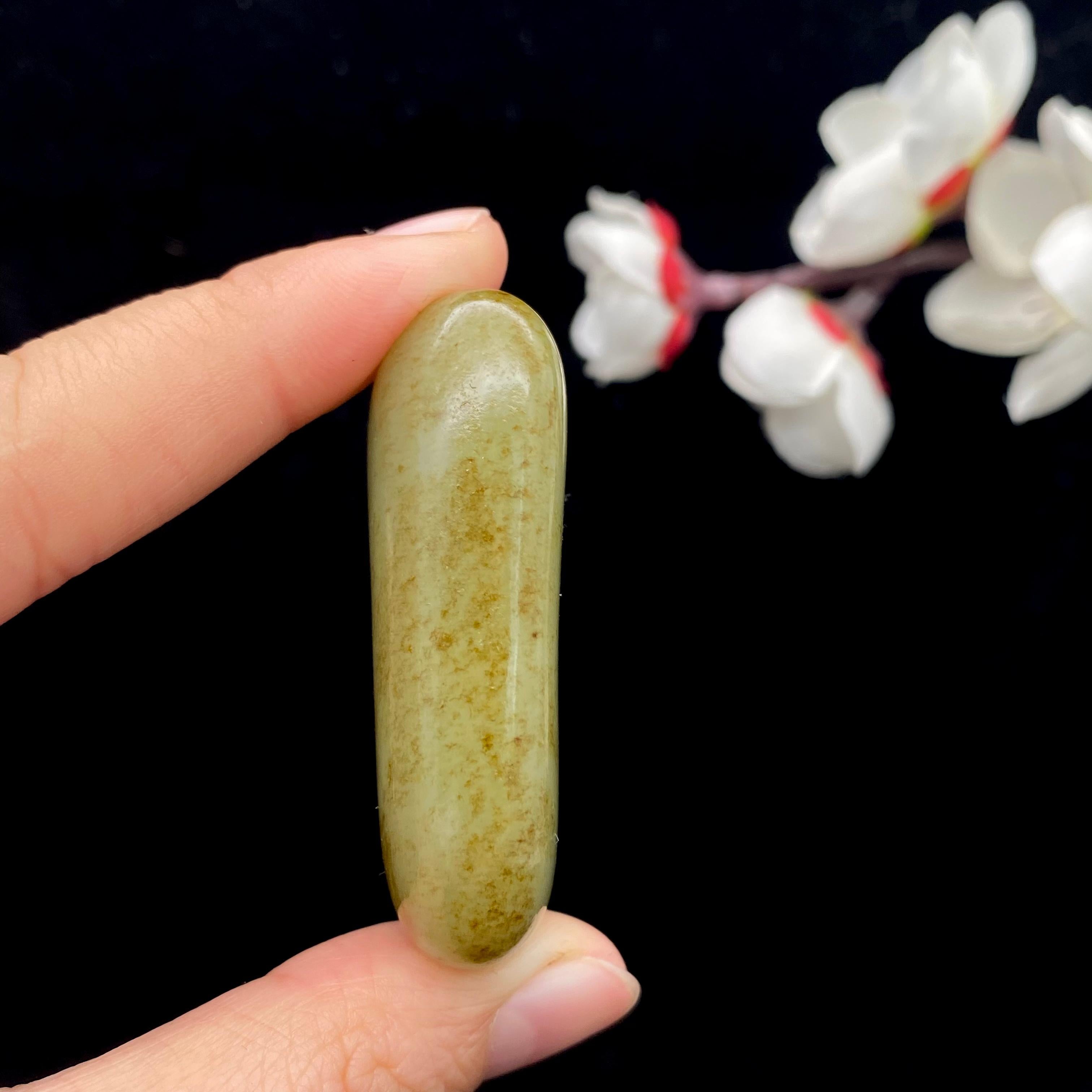 和田玉秋梨皮青玉籽料原石（57.4g）