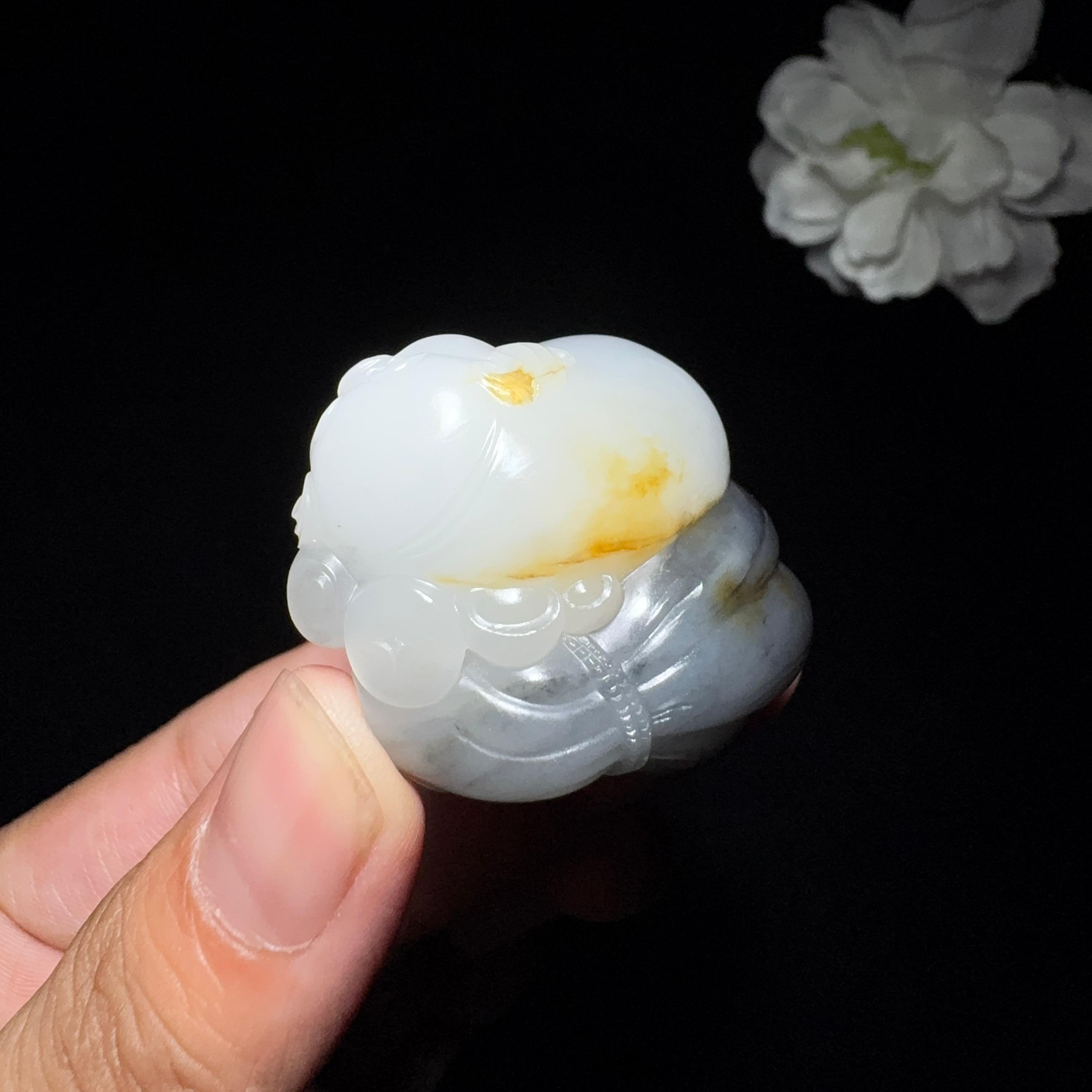 精品和田玉青花籽料发财猪挂件（54.6g）