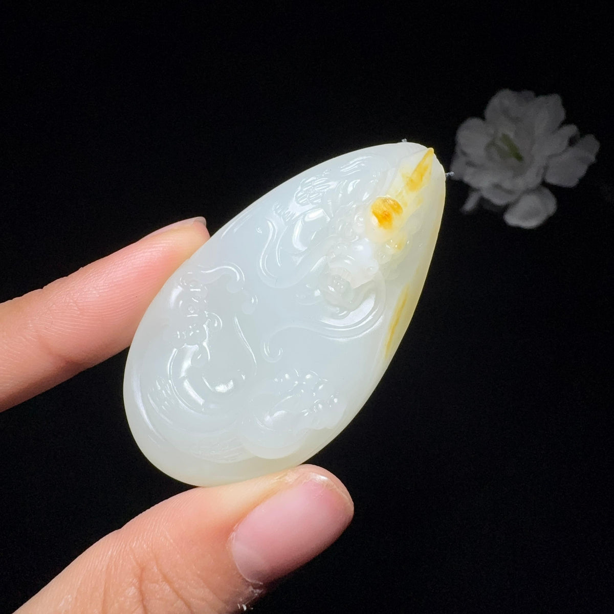 和田玉籽料挂件龙行天下（29.5g）