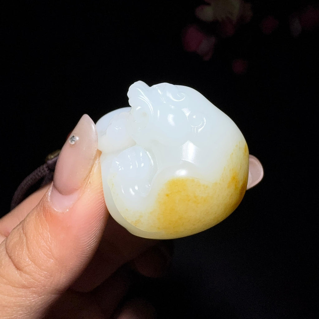 和田玉籽料挂件貔貅（53.2g）