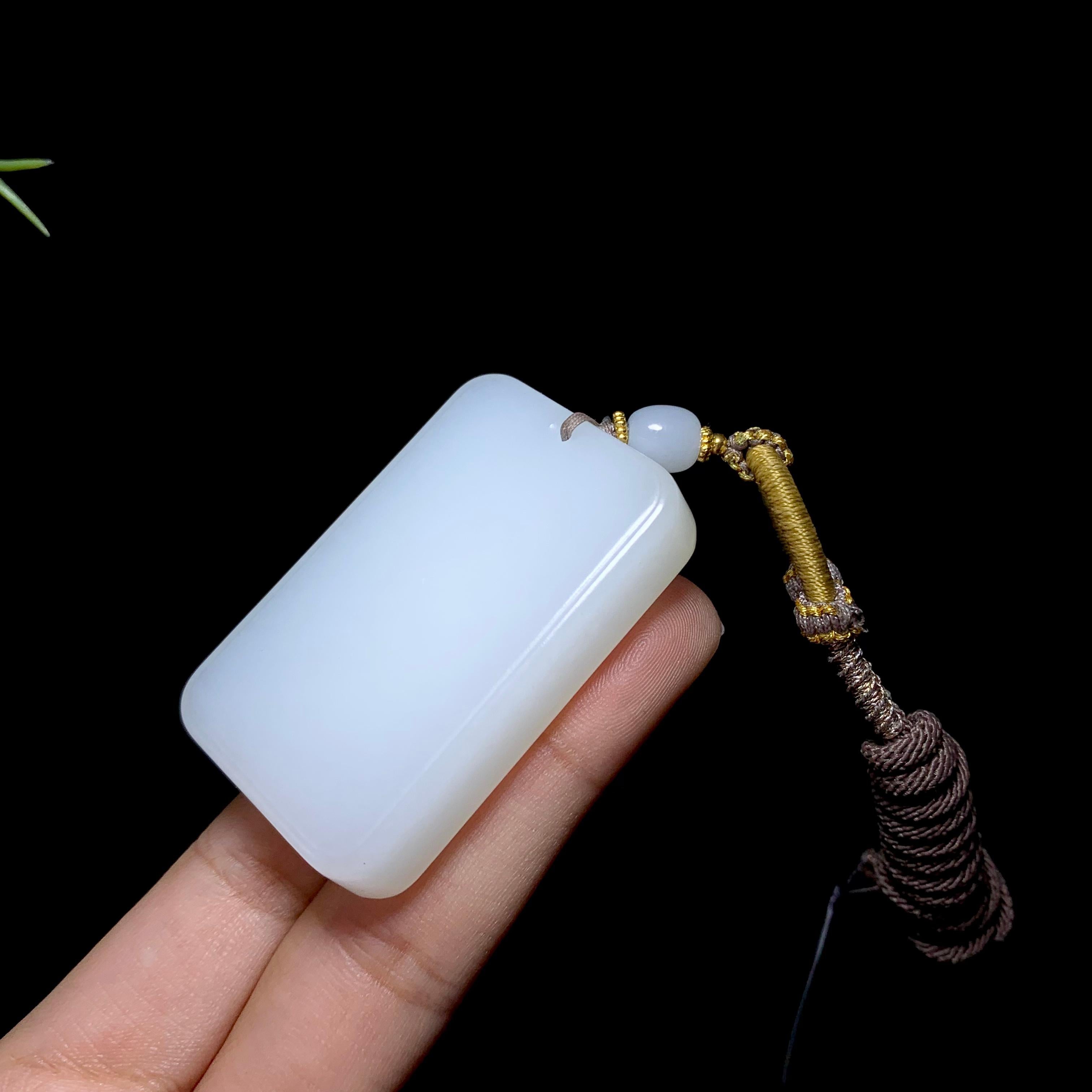 和田山料羊脂白玉无事牌（46.8g）