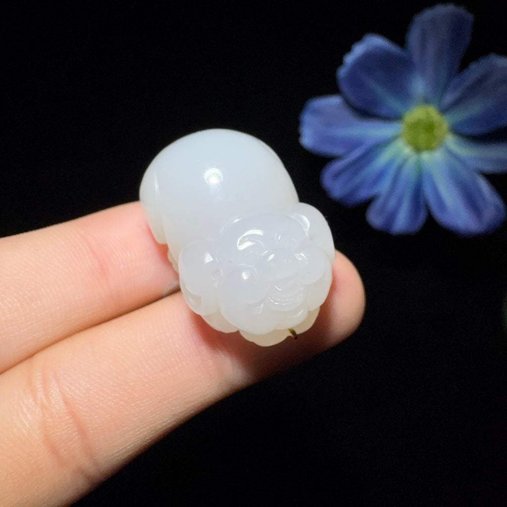 和田玉白玉挂件小猪（17.1g）