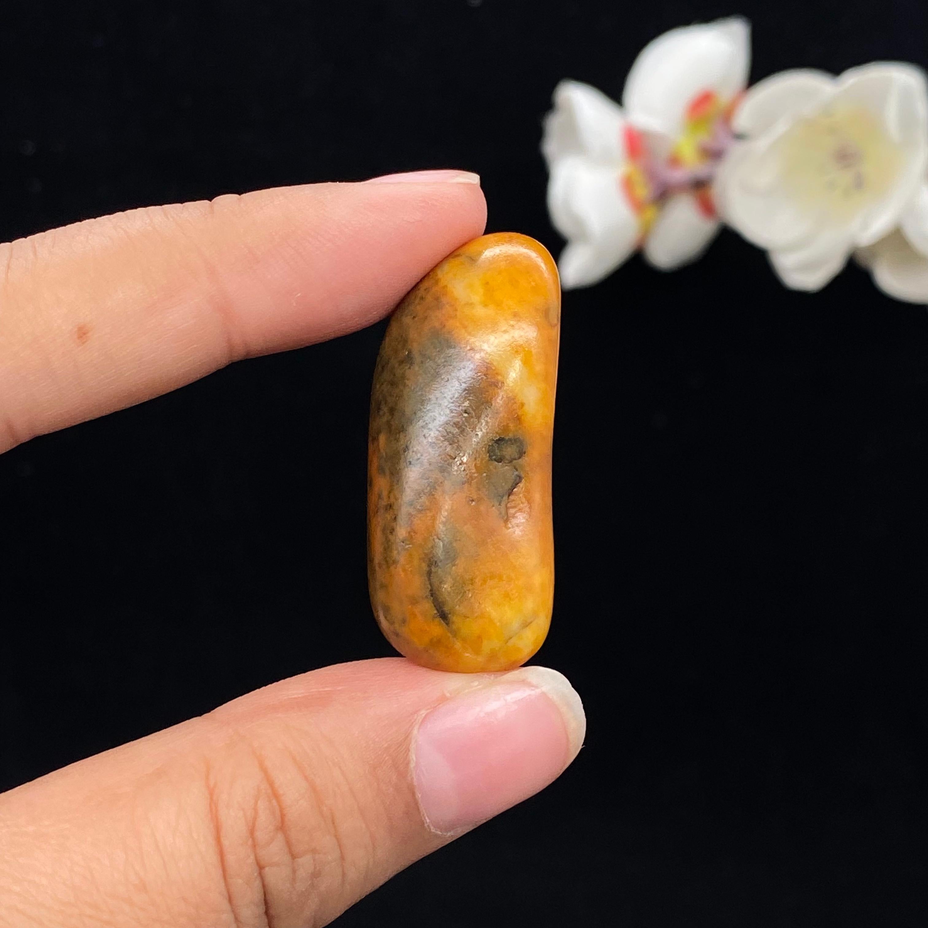 和田玉黄沁皮籽料吊坠籽（14.1g）