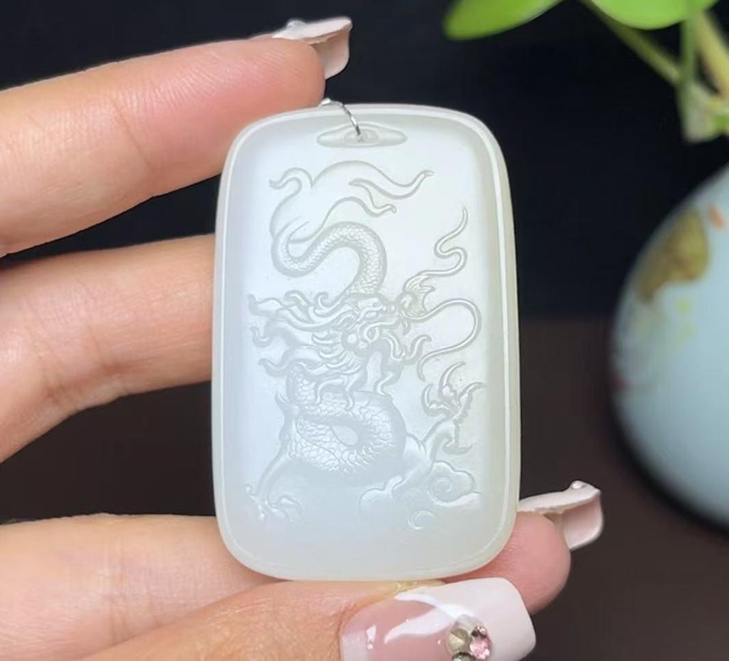 新疆和田玉且末料羊脂玉龙牌（32.2g）