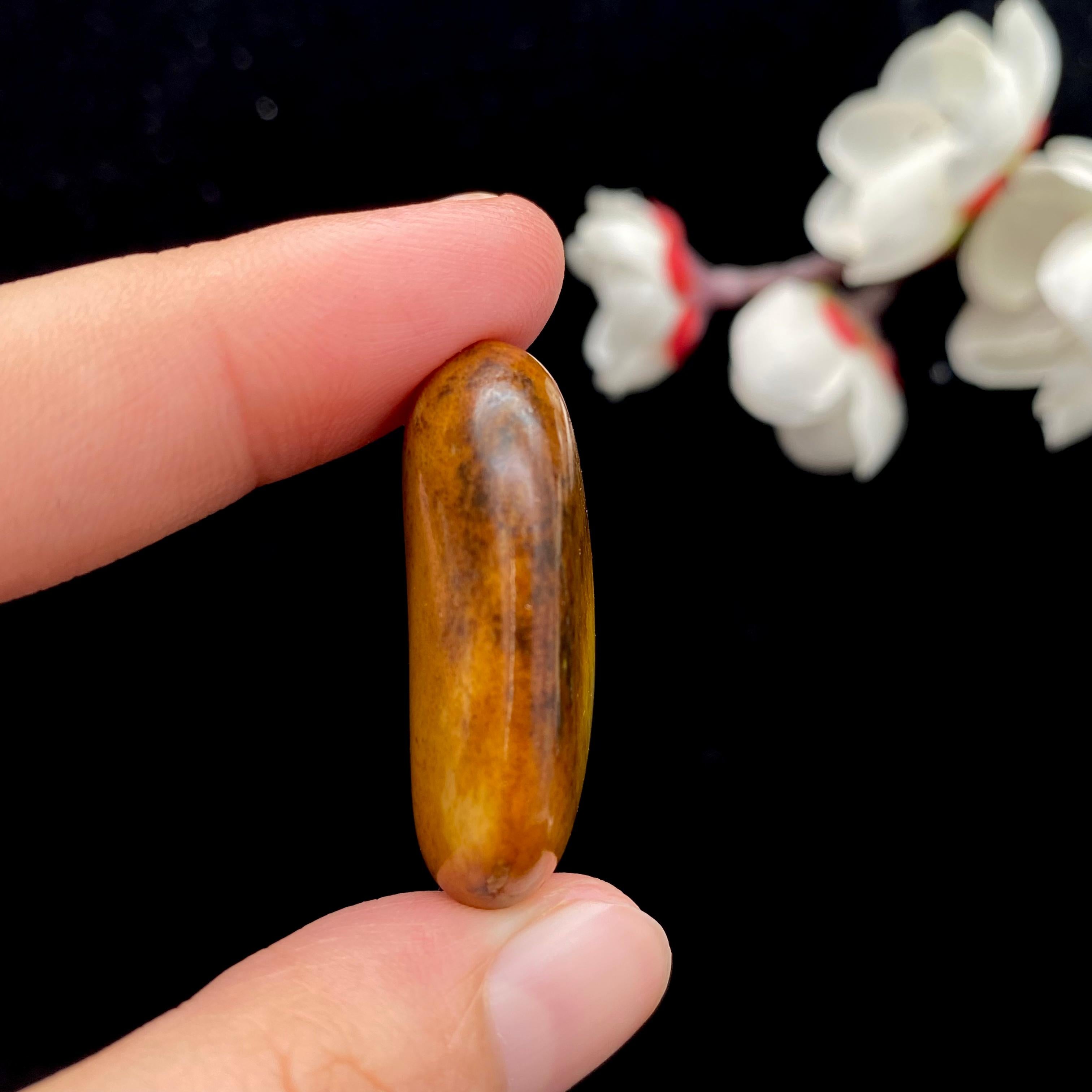 和田玉黄沁皮籽料（12.8g）