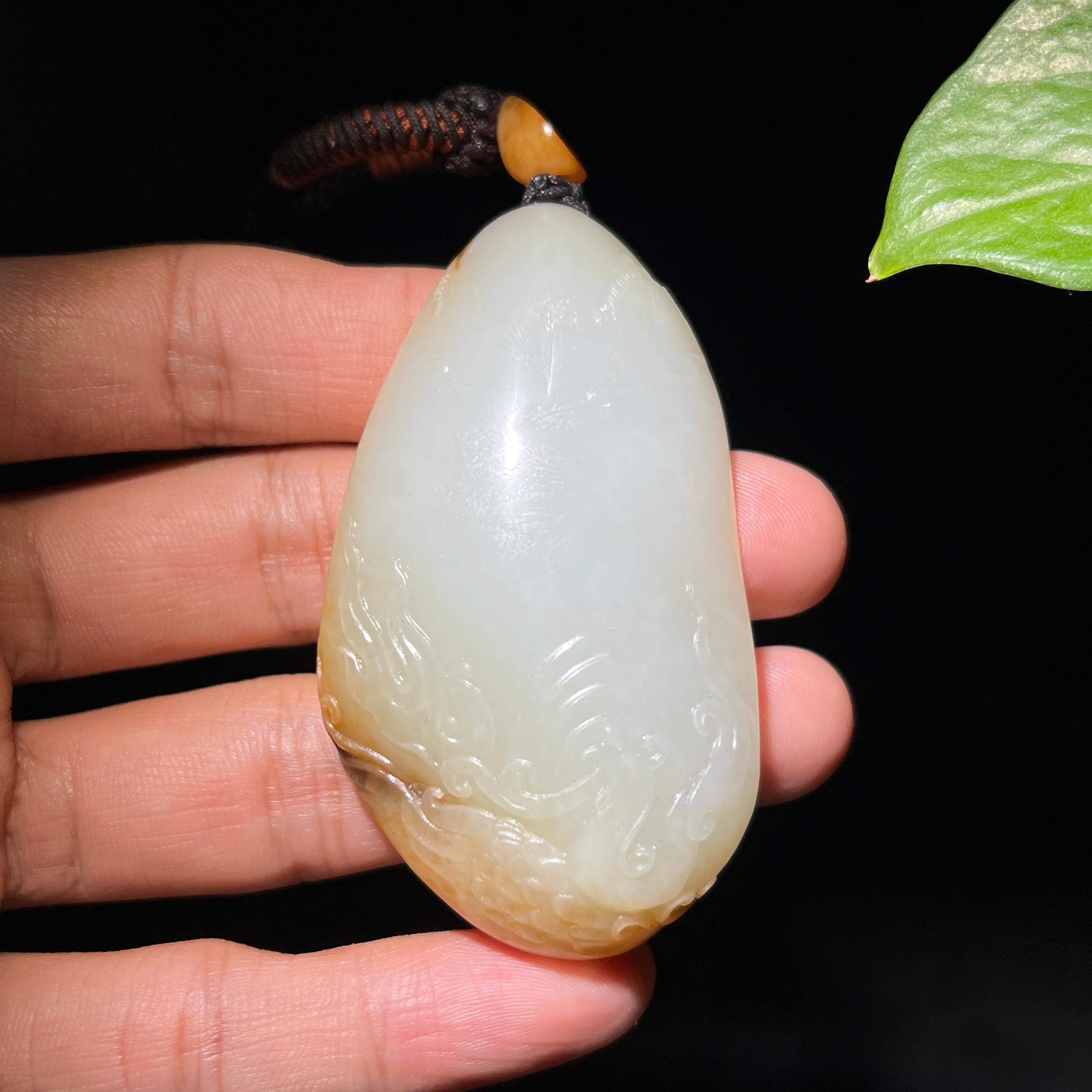 和田玉籽料黄沁皮观音挂件（54.7g）