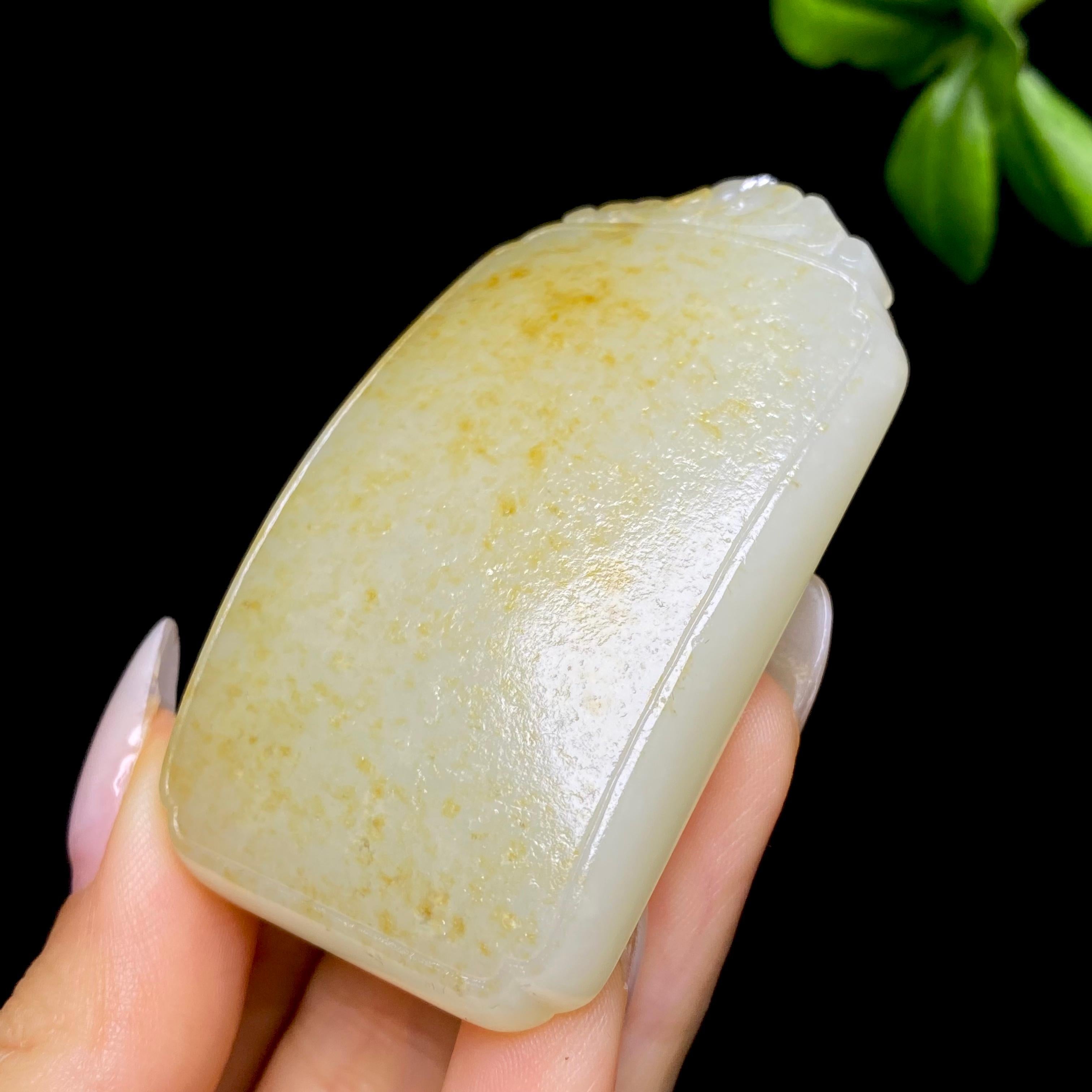 和田玉籽料无事牌（66.9g）