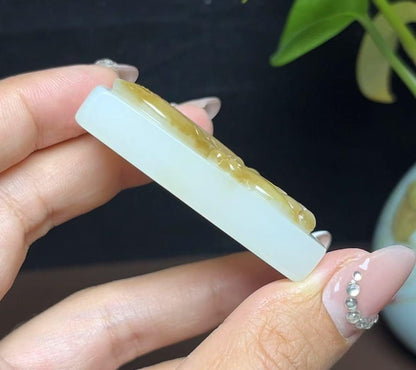 新疆和田玉且末糖白羊脂玉年年有余（41.5g）