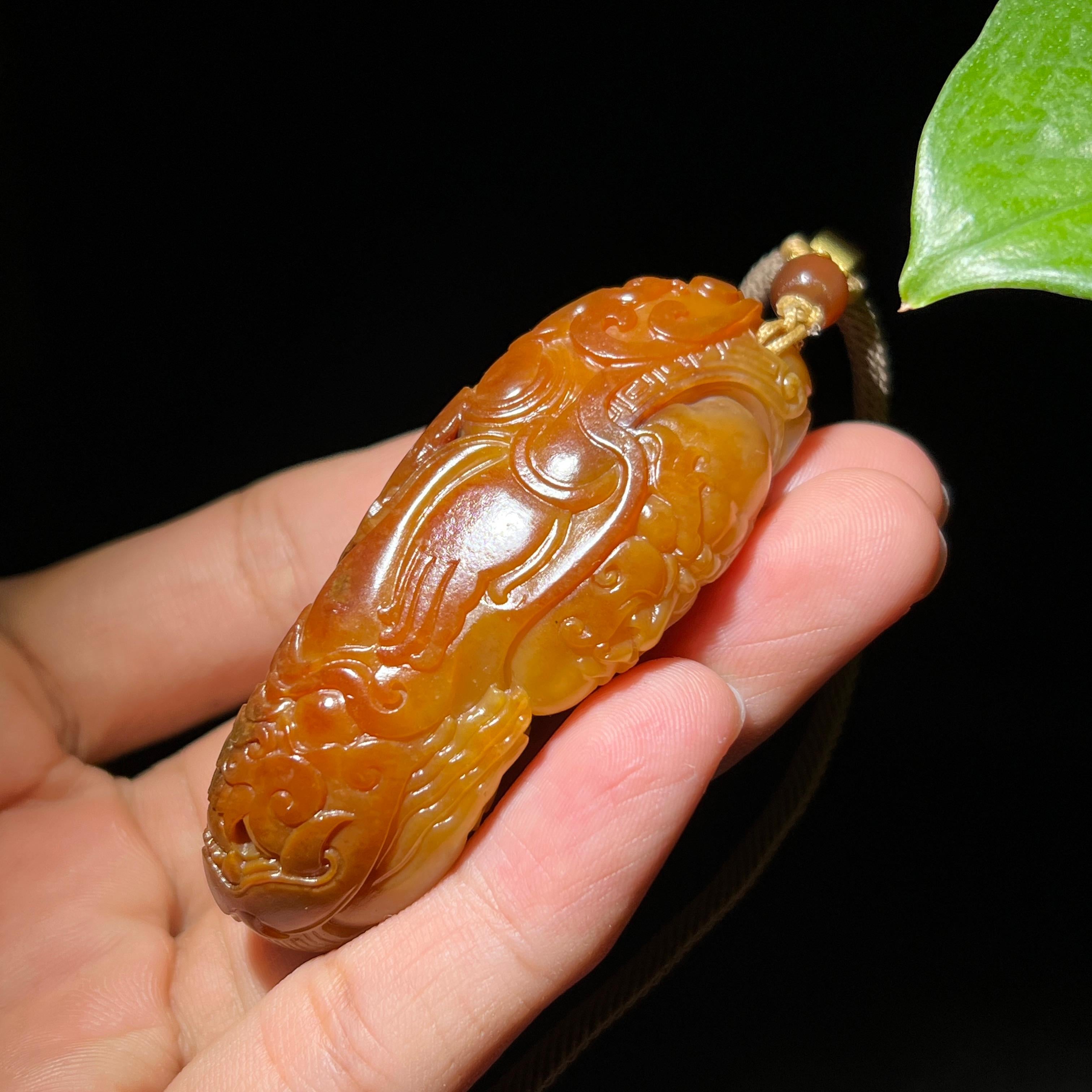 和田玉籽料黄沁守护挂件（60.0g）