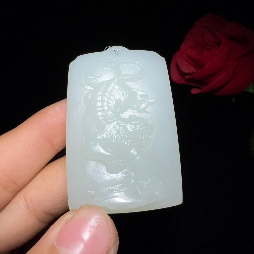 和田玉白玉挂件虎虎生威牌子（52.7g）
