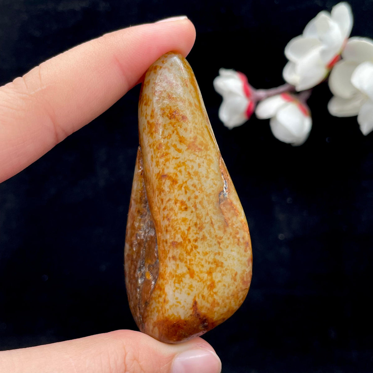 和田玉洒红皮籽料手把件（68g）
