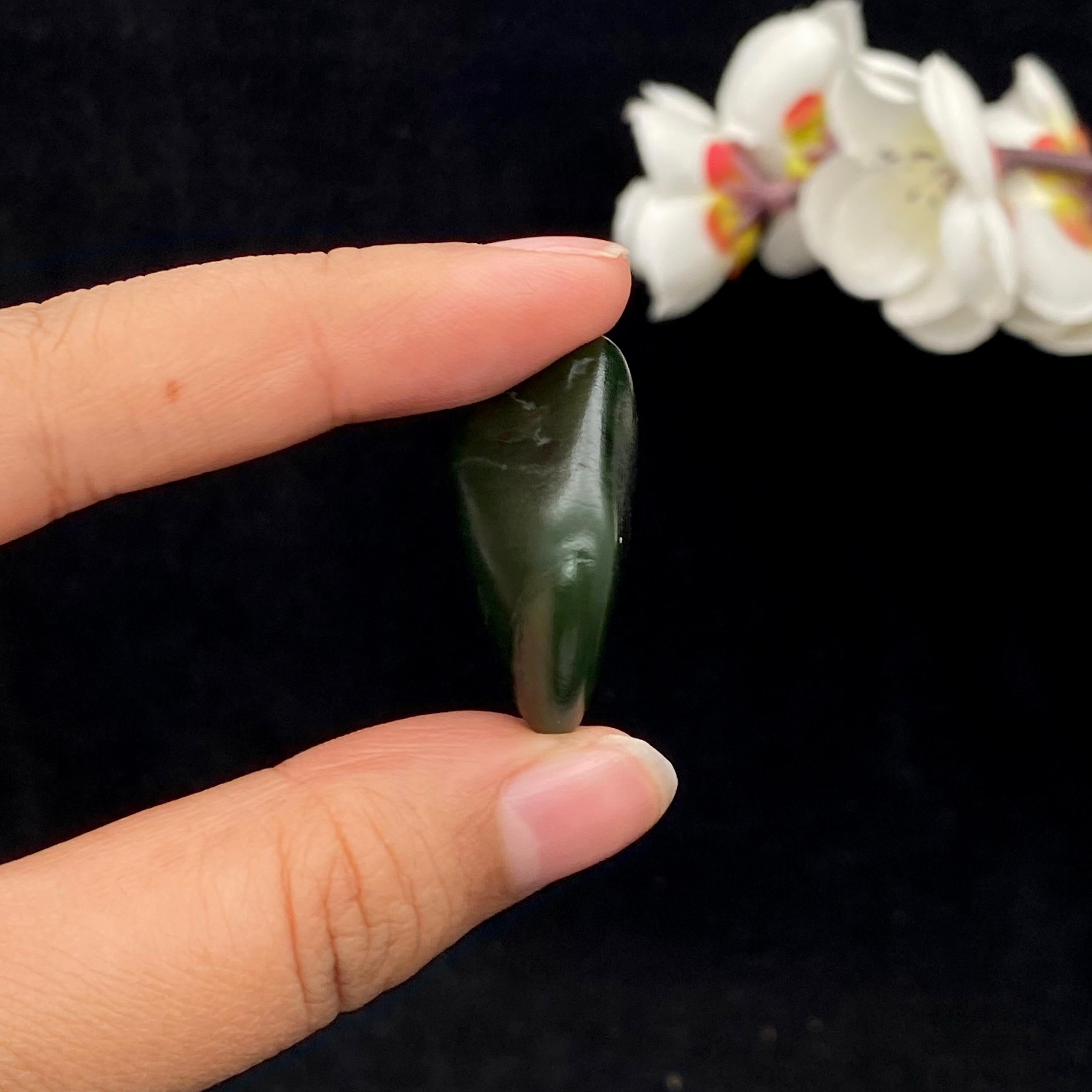 【超值推荐】和田玉碧玉籽料（16g）