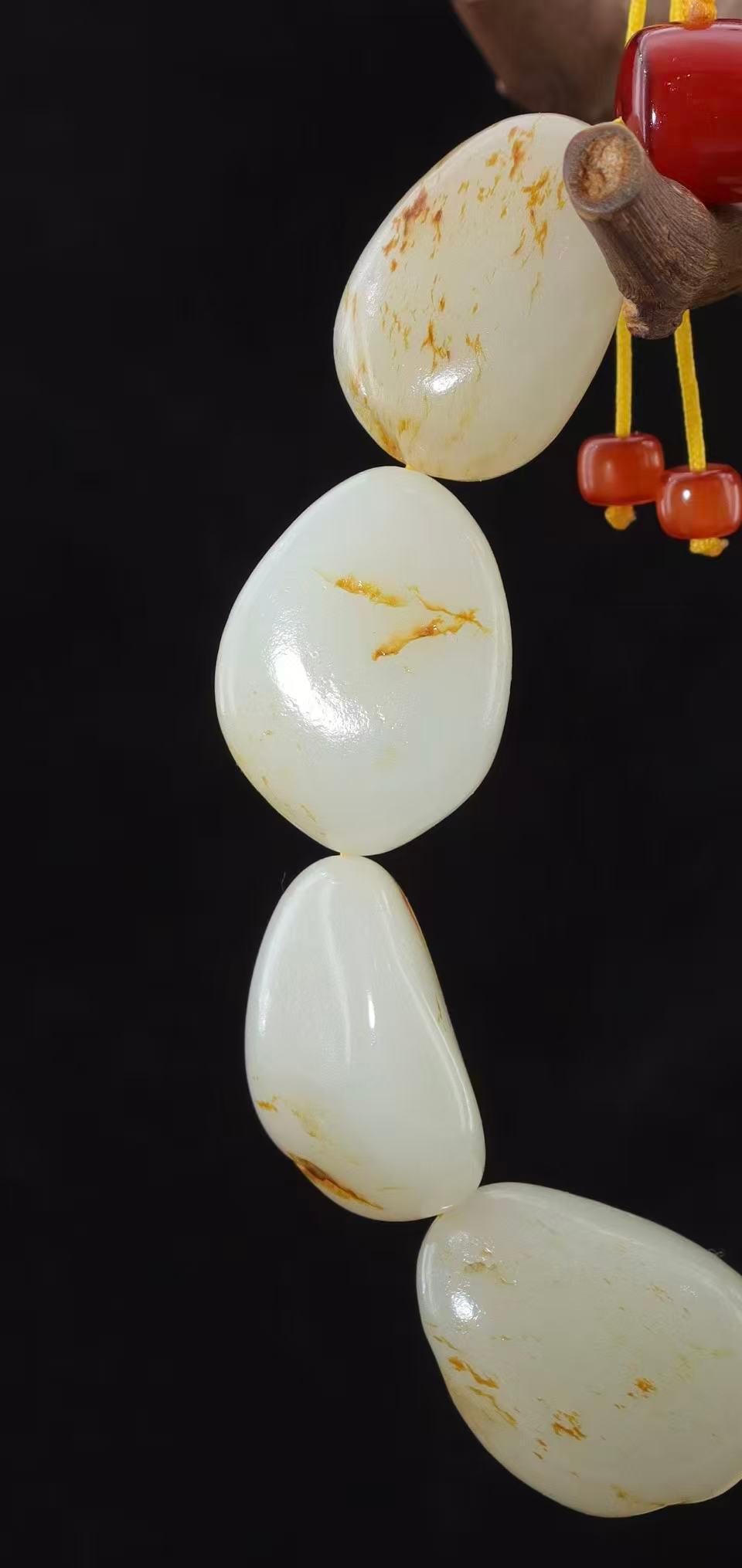 和田玉洒红皮籽料【精品手串】（122.3g）