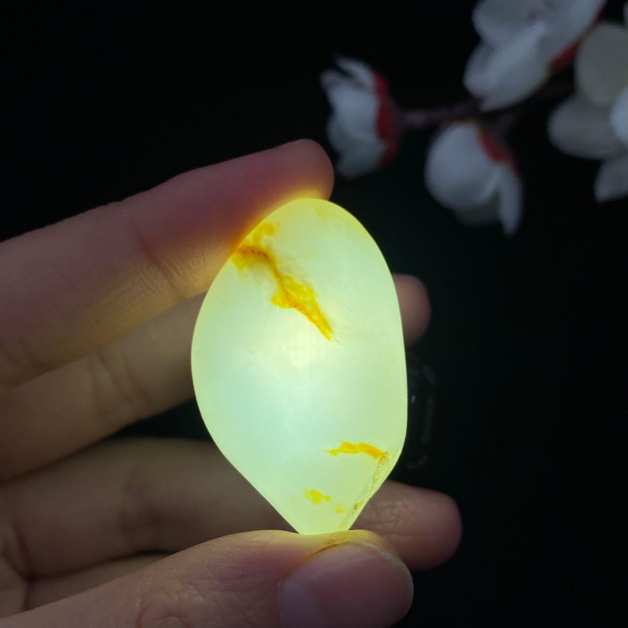 和田玉洒金皮籽料原石（16.9g）