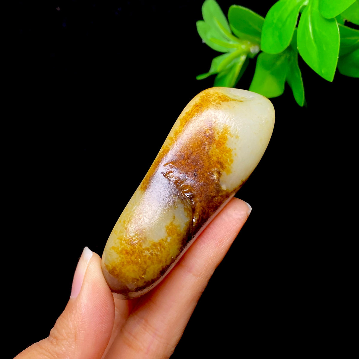 和田玉籽料秋梨皮白肉手把件（102.0g）