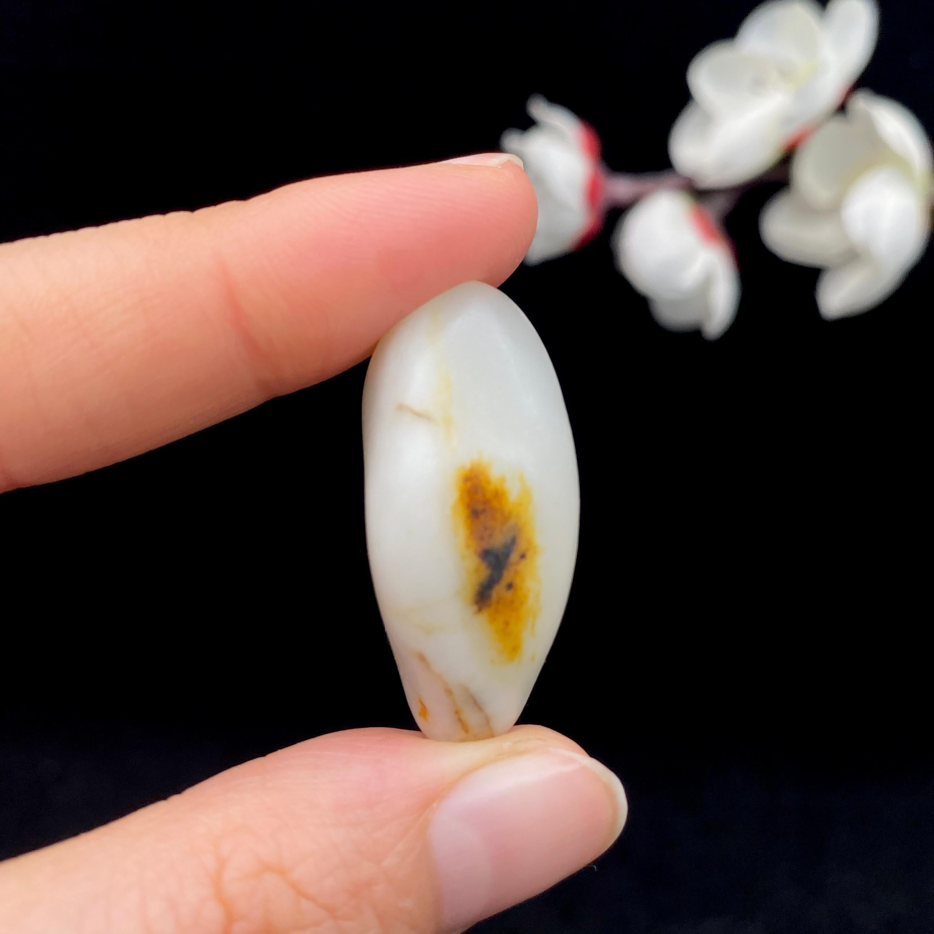 【超值推荐】和田玉黄皮籽料（14.5g）