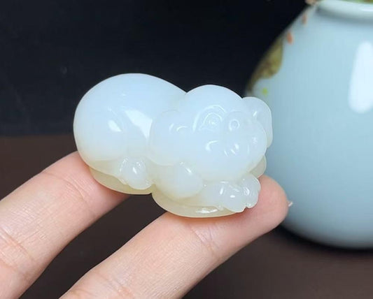 新疆和田玉且末料羊脂玉生肖发财猪（45.6g）