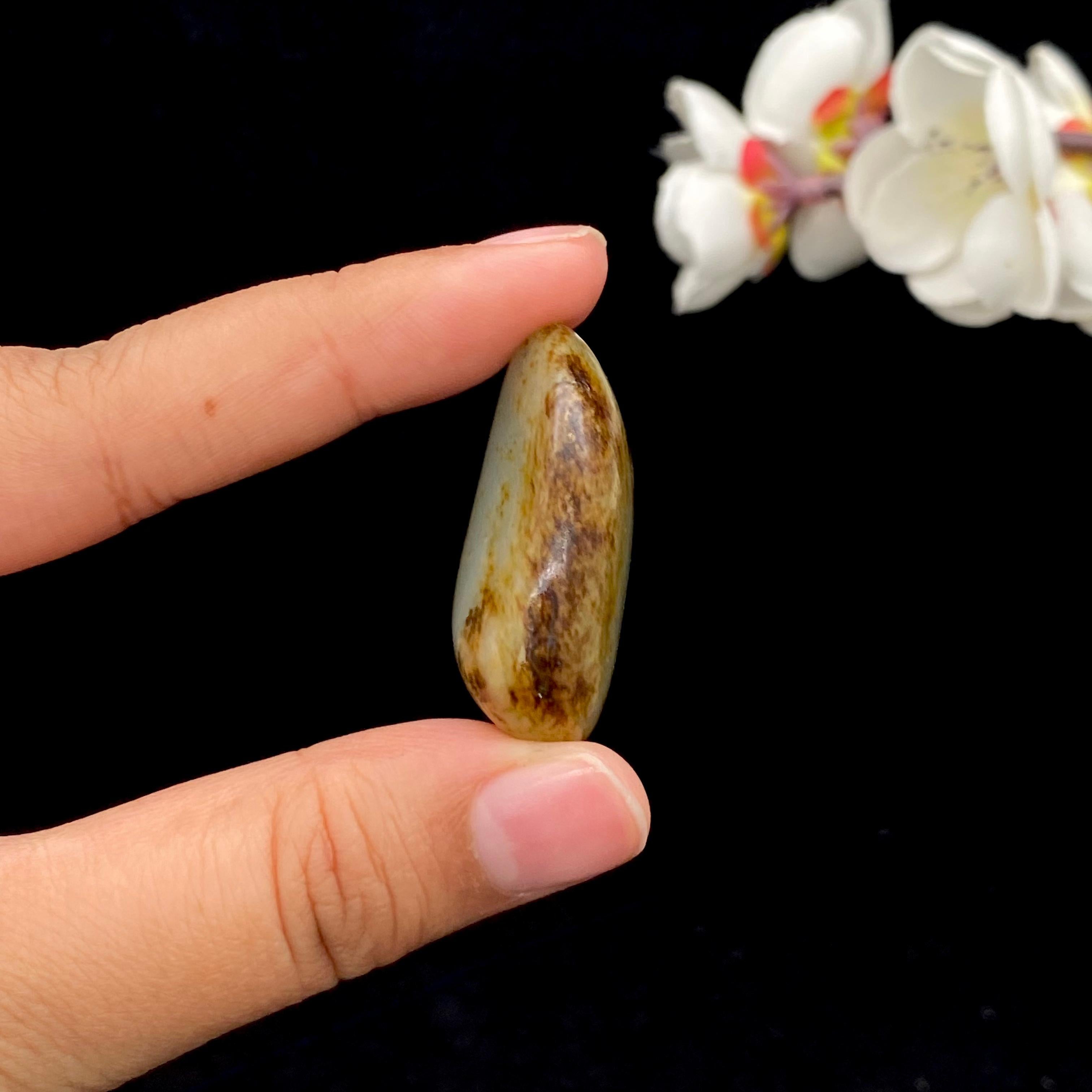 和田玉洒金皮青花底籽料挂件（22.2g）