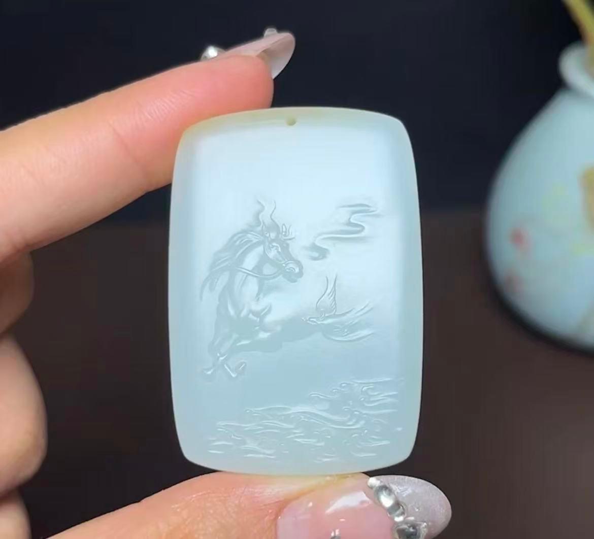 新疆和田玉且末料羊脂玉生肖马马到成功（39.5g）