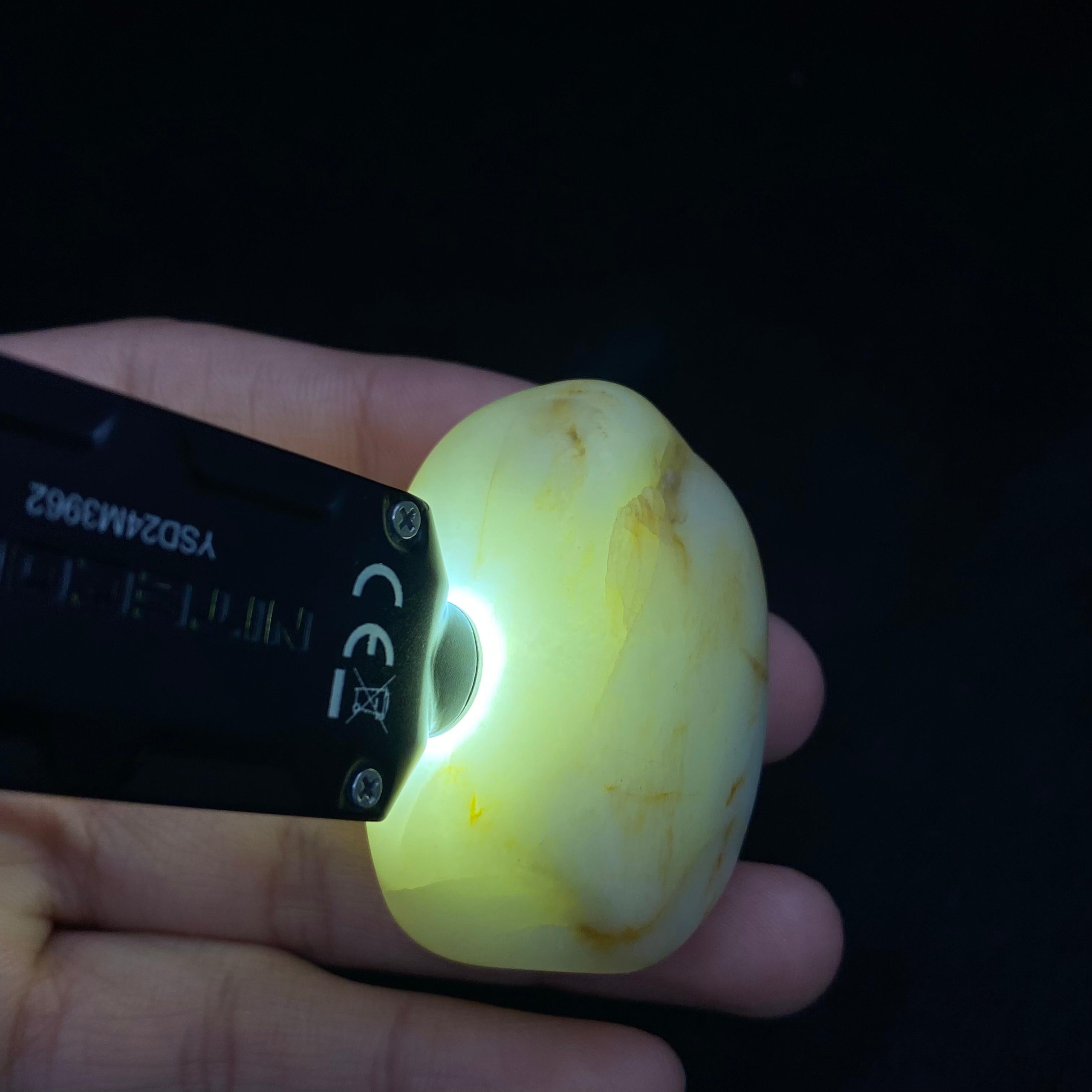 【超值推荐】和田玉黄皮白肉籽料原石（75.4g）
