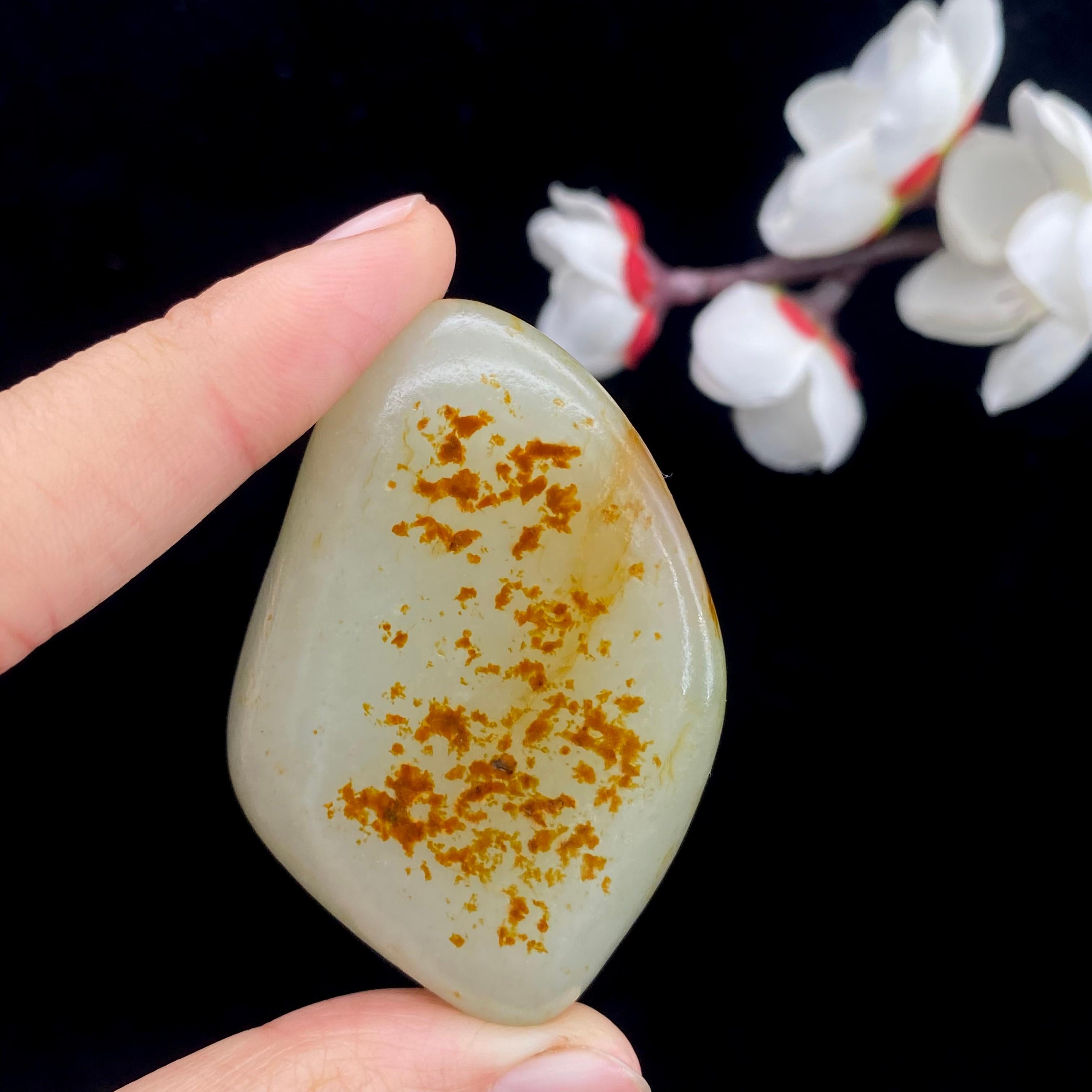 和田玉洒红皮籽料原石（57.3g）