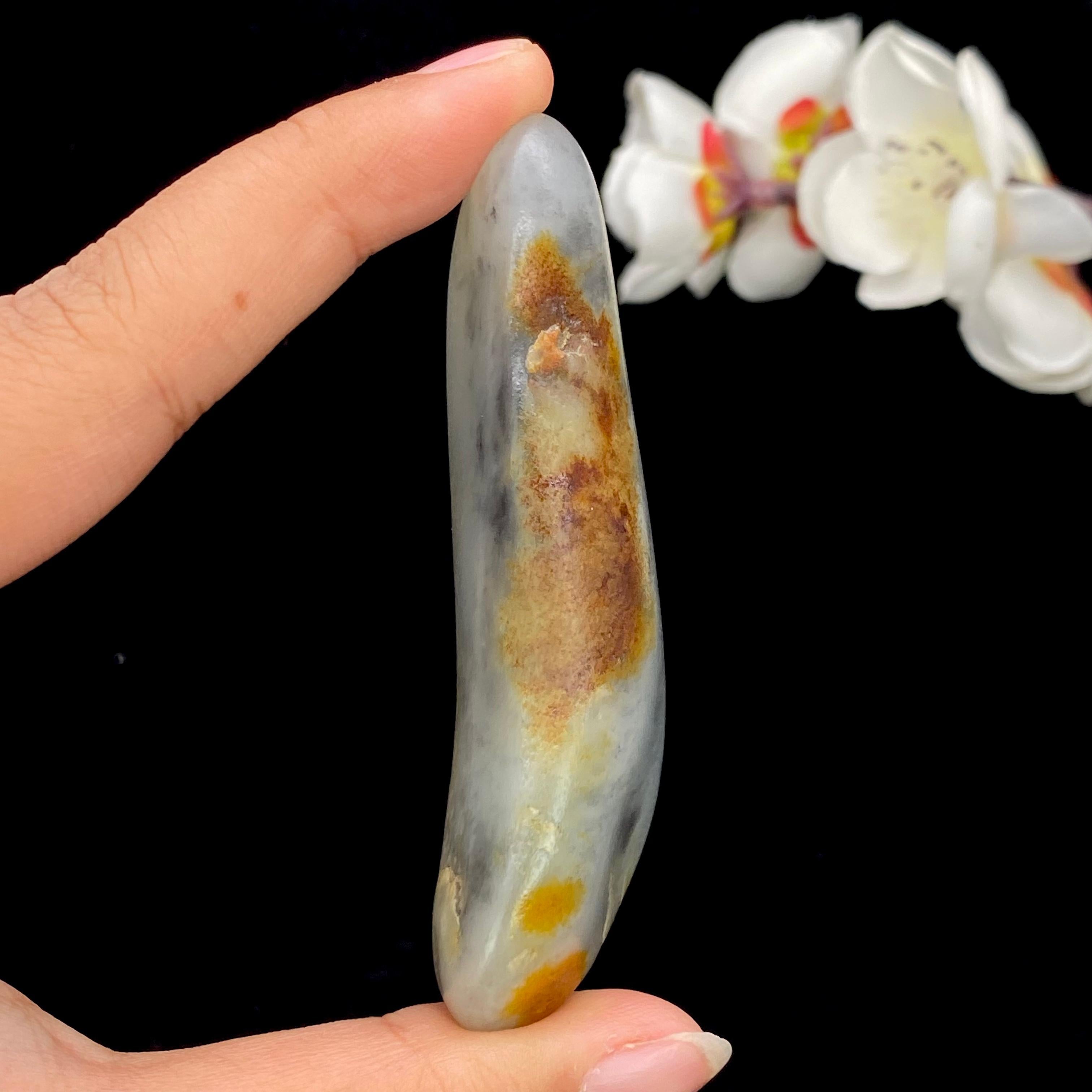 和田玉聚黄皮青花籽料原石（77.3g）