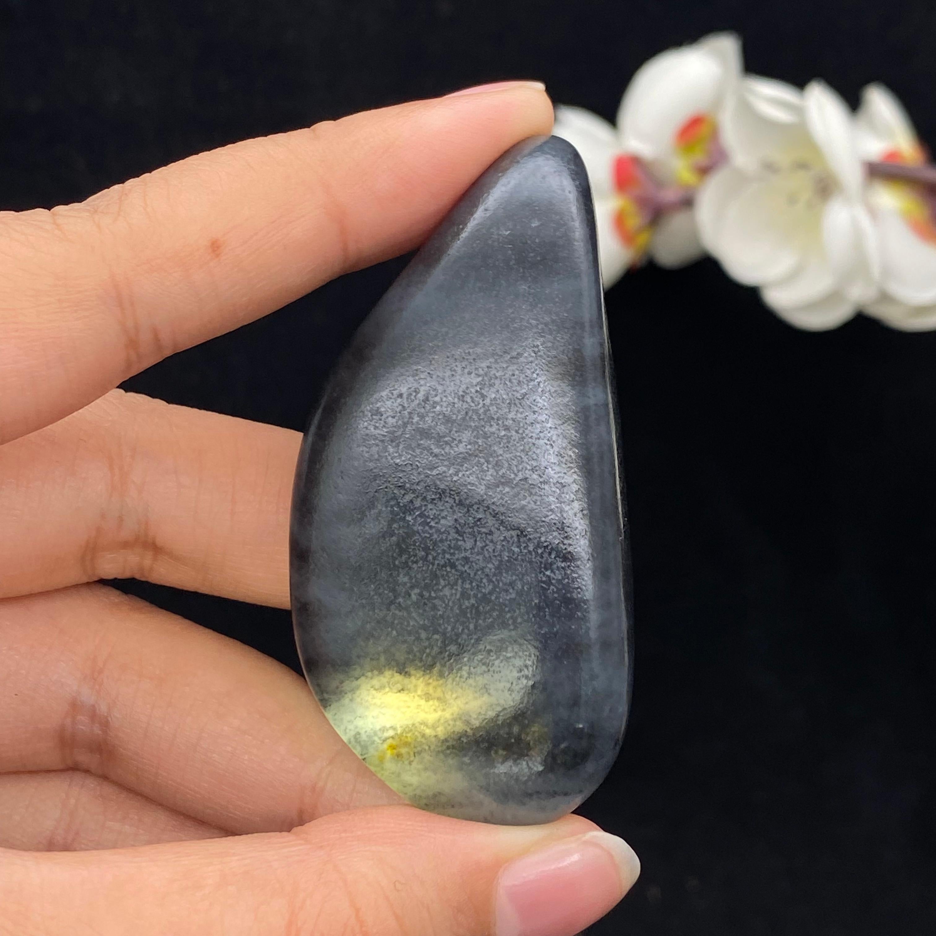 和田玉青花籽料（51.3g）