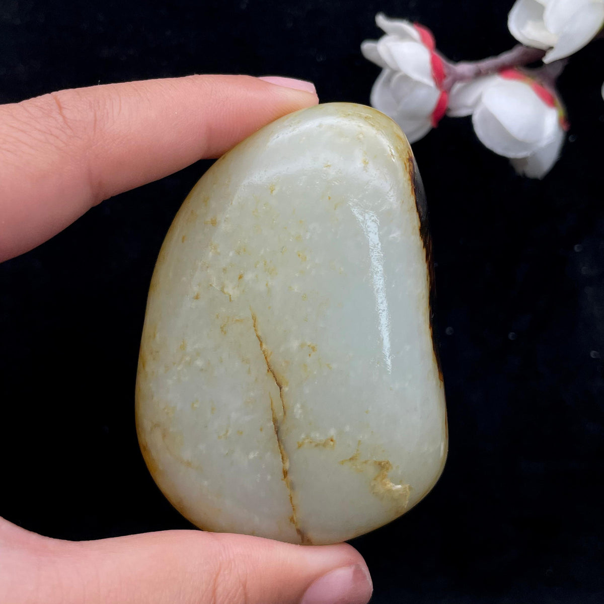 和田玉黑红皮籽料手把件（129.2g）