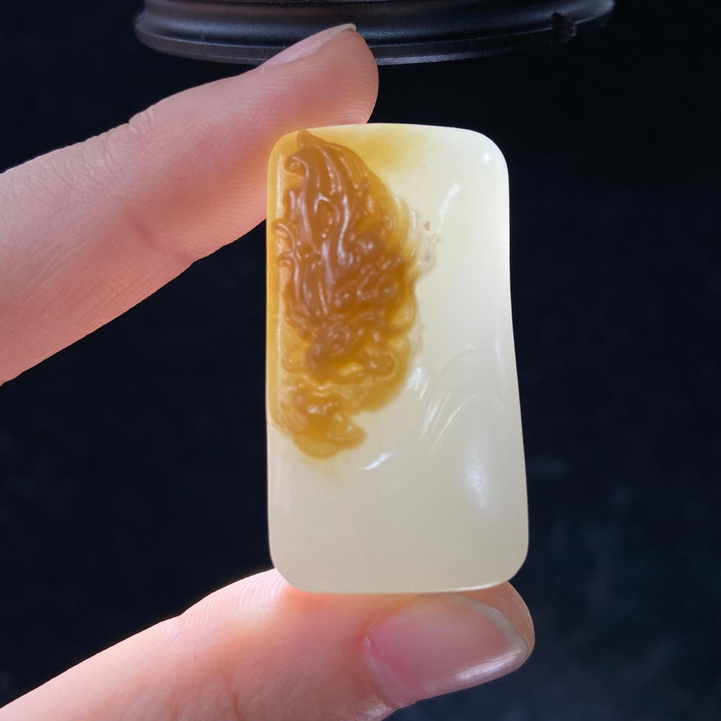 和田玉且末金山糖白龙行天下（26.4g）