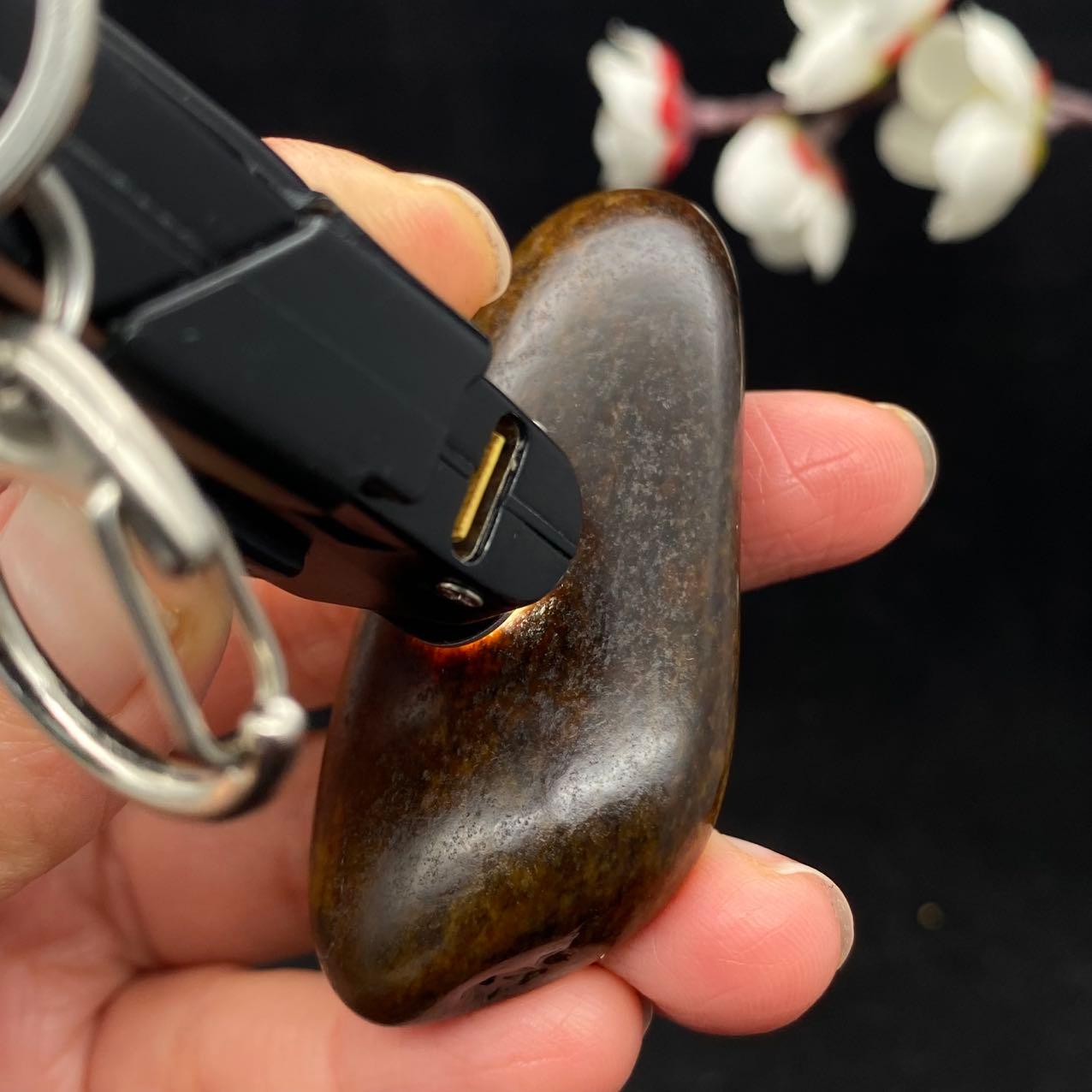 和田玉秋梨皮籽料手把件（47.3g）