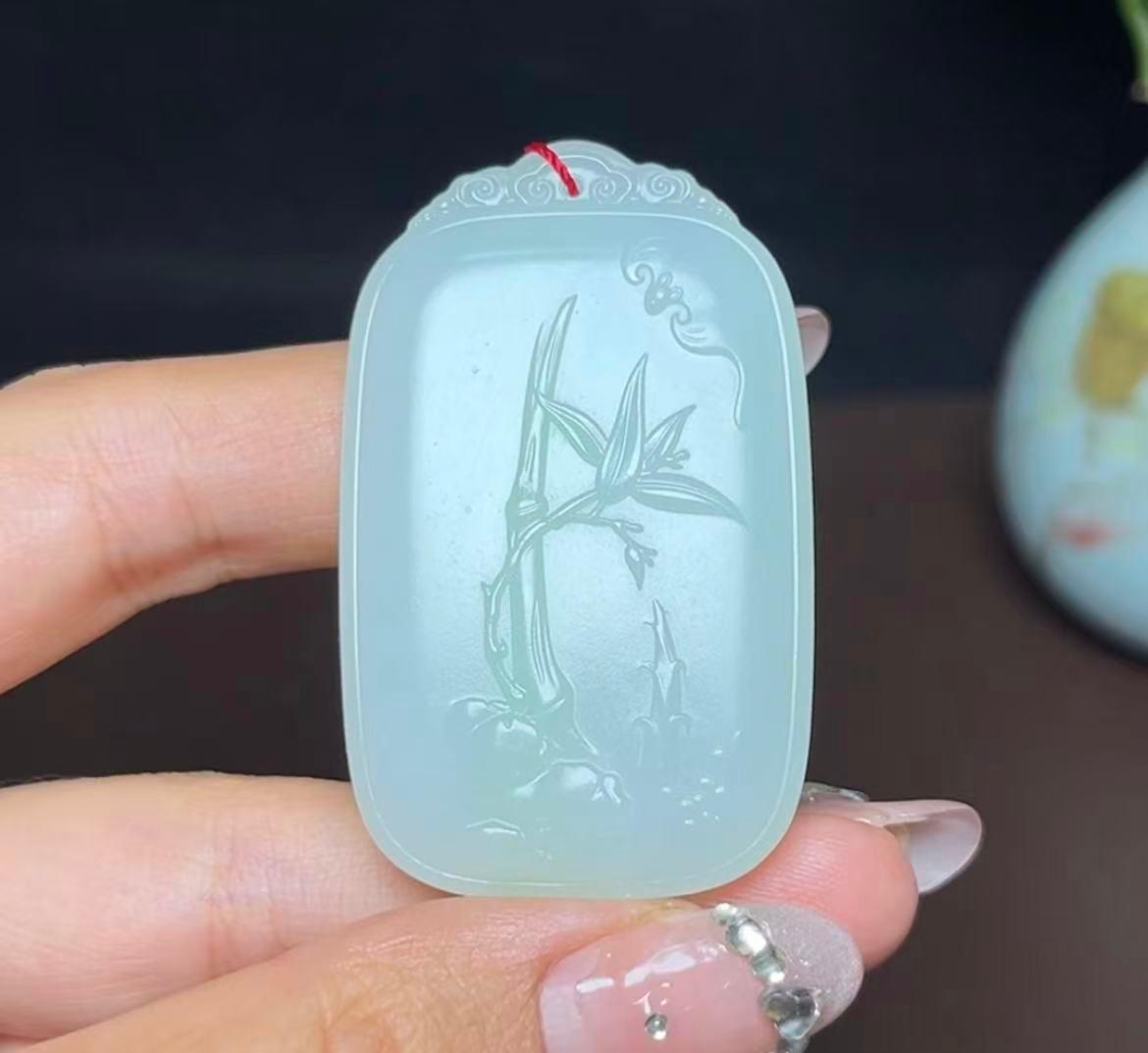 和田羊脂玉带翠步步高升平安富足，（33.5g）