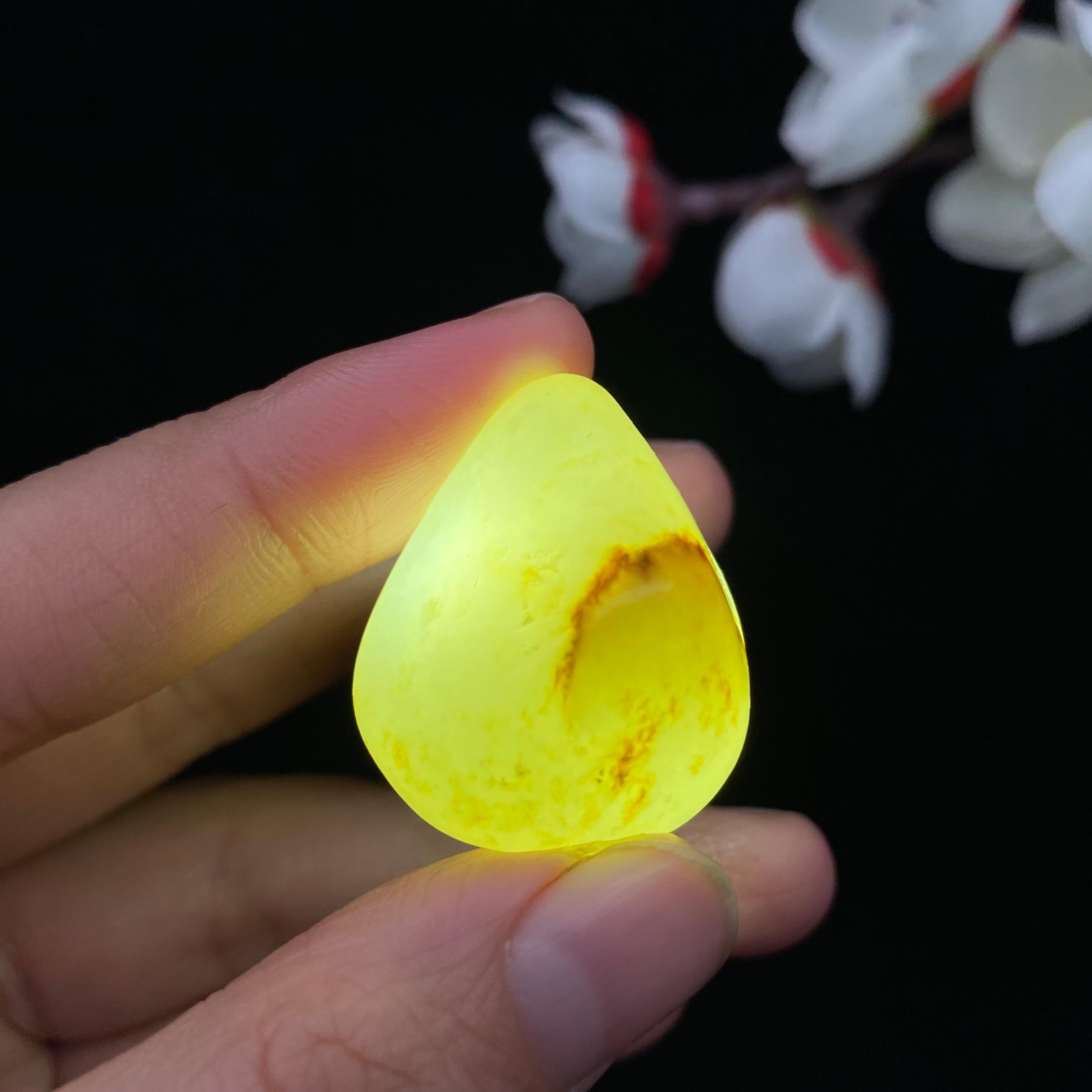 【超值推荐】和田玉洒金皮籽料原石（16.3g）