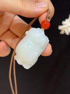 和田玉且末料羊脂玉虎虎生威（27.2g）