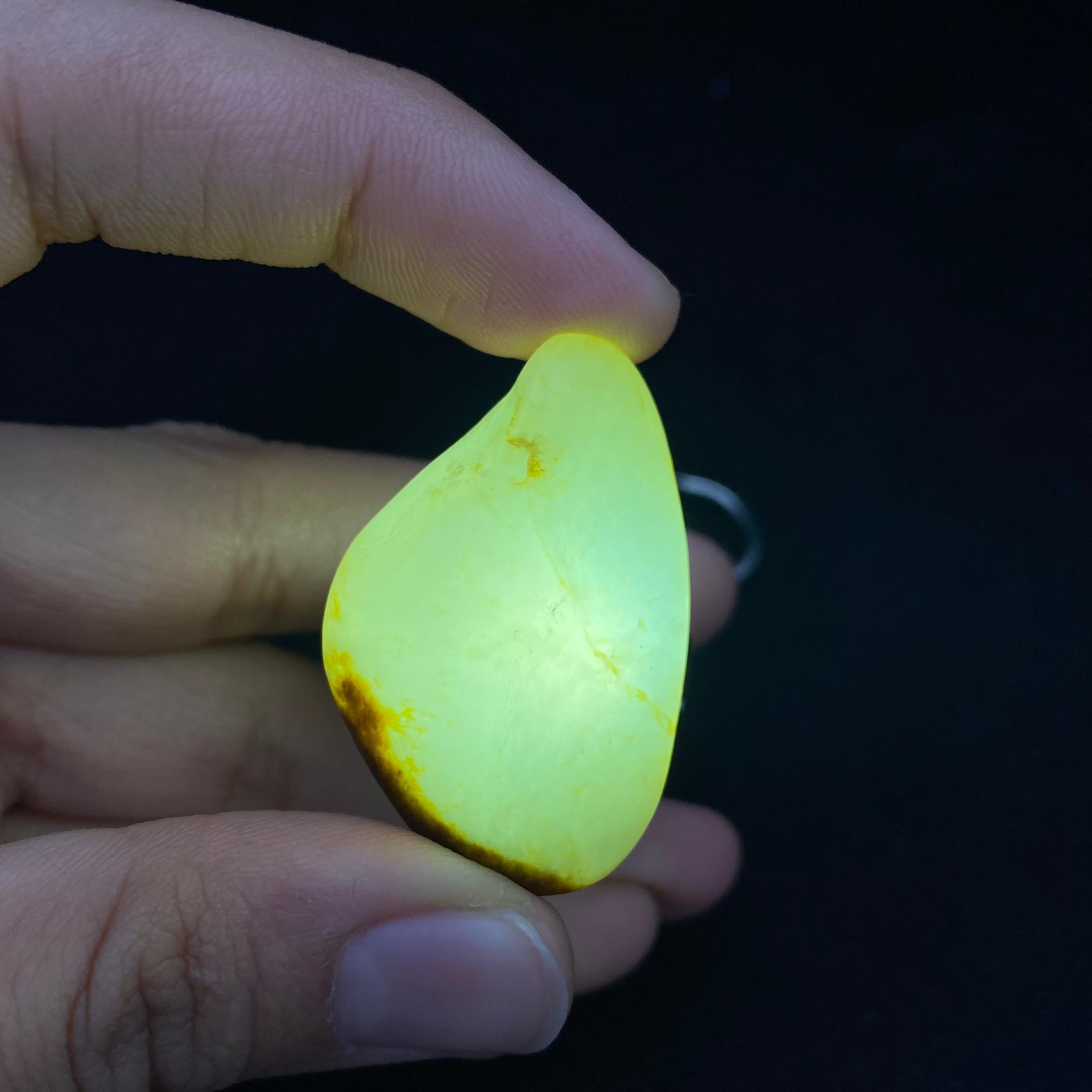 【超值推荐】和田玉聚红皮籽料原石（20.2g）