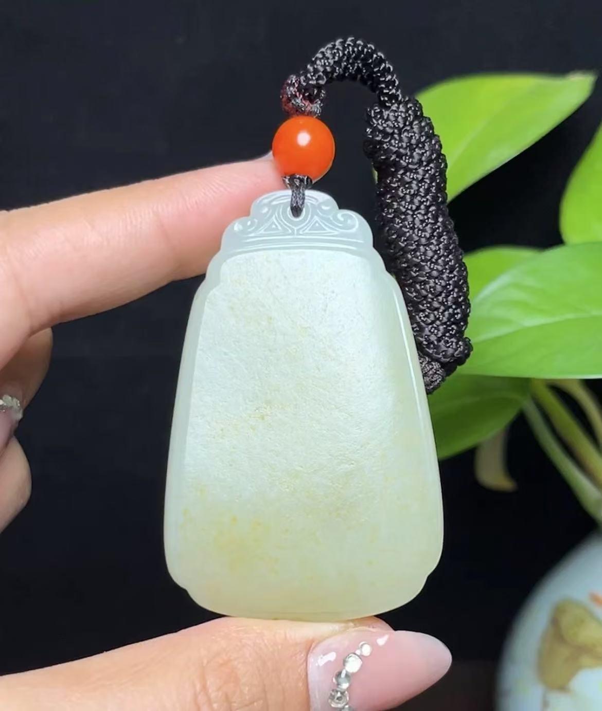 新疆和田玉籽料平安无事牌（54.2g）