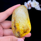 和田玉满洒金皮籽料手把件（157g）