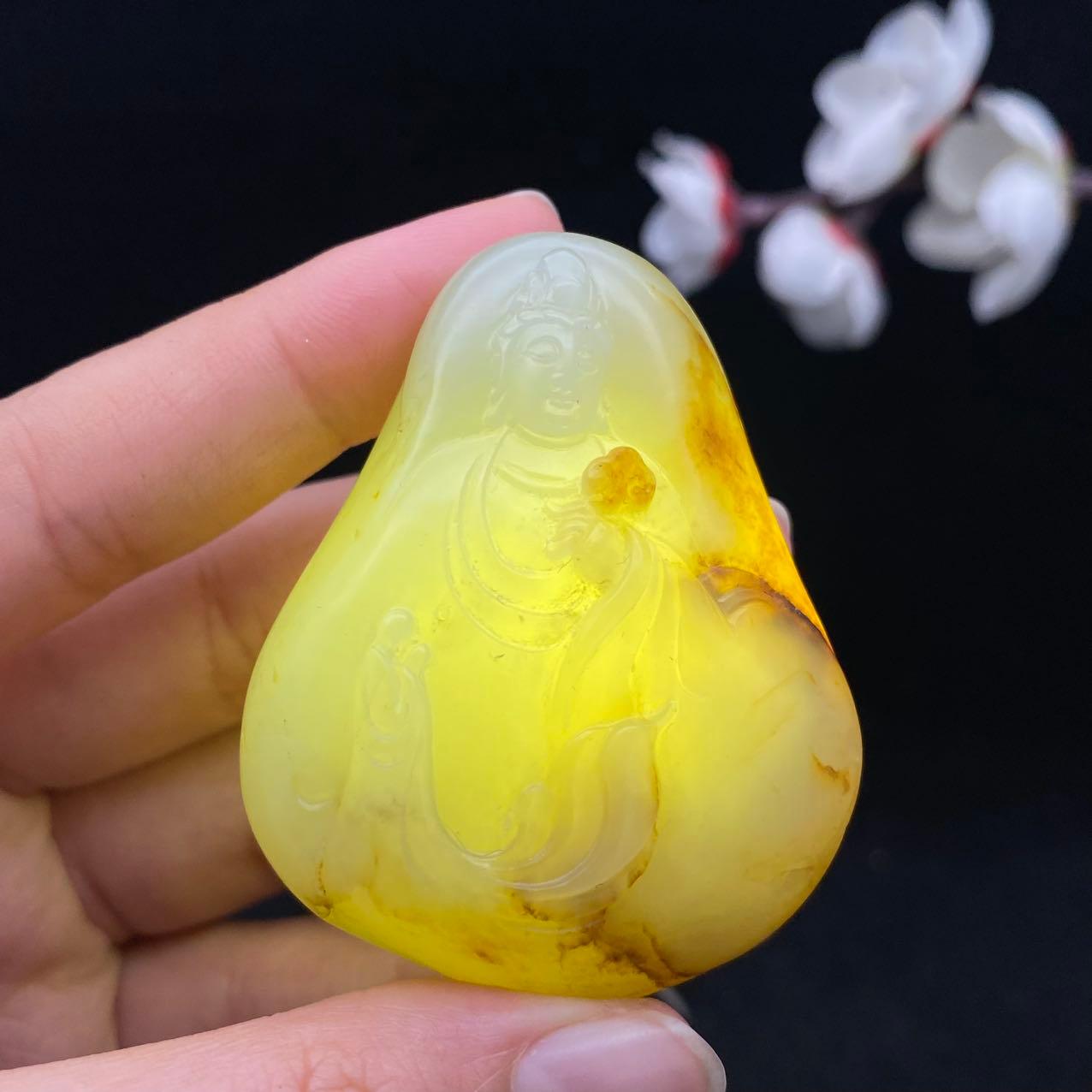 和田玉洒金皮籽料【观音】（67.3g）