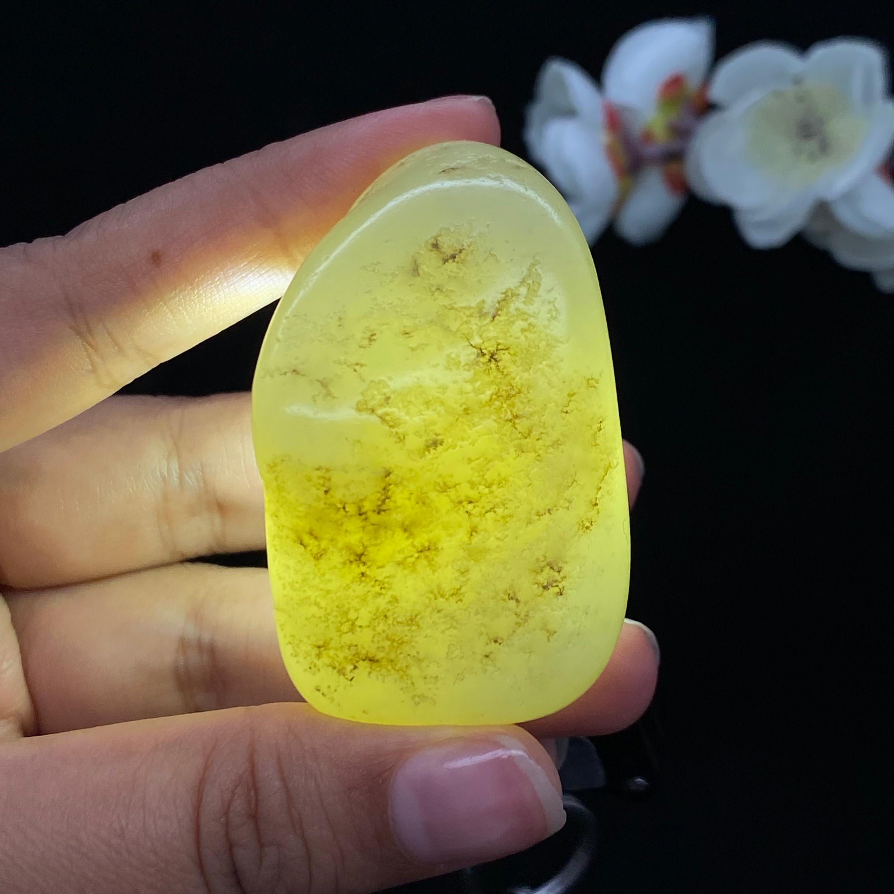 和田玉白玉带秋梨皮籽料手把件（86.6g）